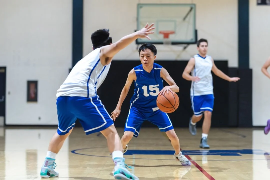 Two athletes playing an one and one basketball game