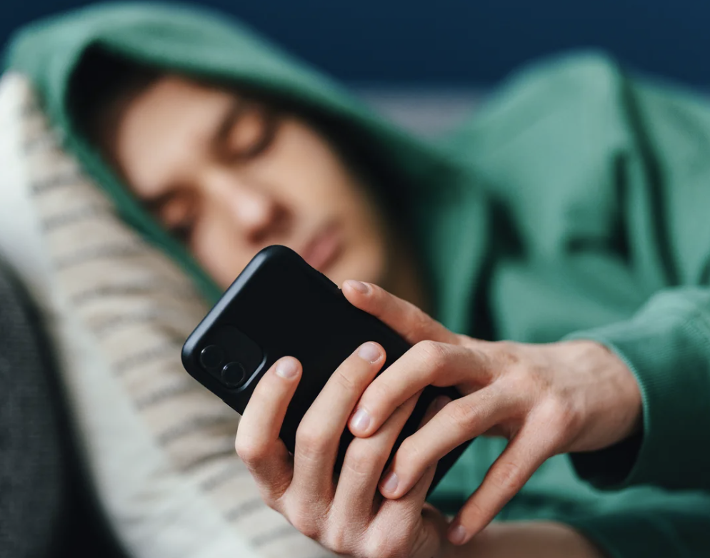 Digital Overload: Managing Screens and Focus with ADHD
