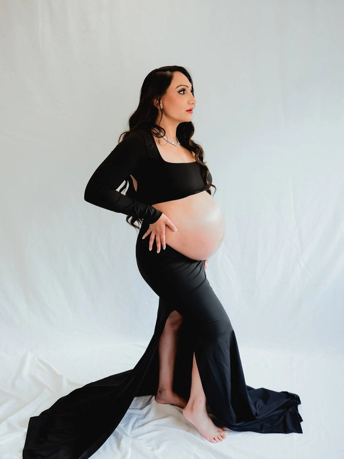 There&rsquo;s nothing more powerful and radiant than an expecting mama ✨💙🖤
Honored to capture this gorgeous mama-to-be as she embraces the beauty of motherhood. Every detail of this season deserves to be remembered forever 🌸
#MaternityPhotography 