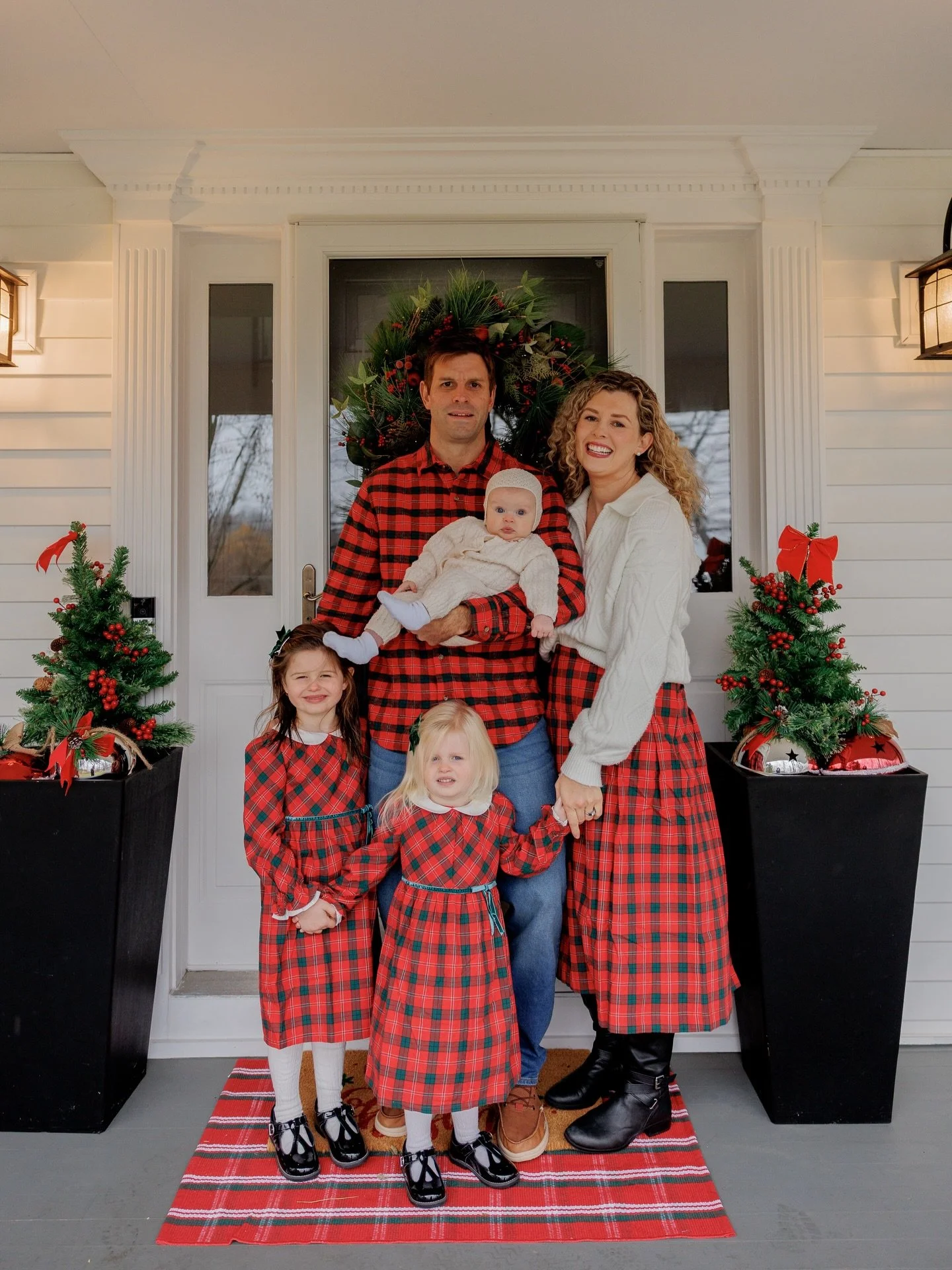 Plaid Christmas is always happening!!! All the plaid, all the porch glow, and all the Christmas feels 🎄 This session was full of laughter, cozy moments, and brand-new memories in their new home!!
#family  #christmas #holidayphotos #forevergrateful #