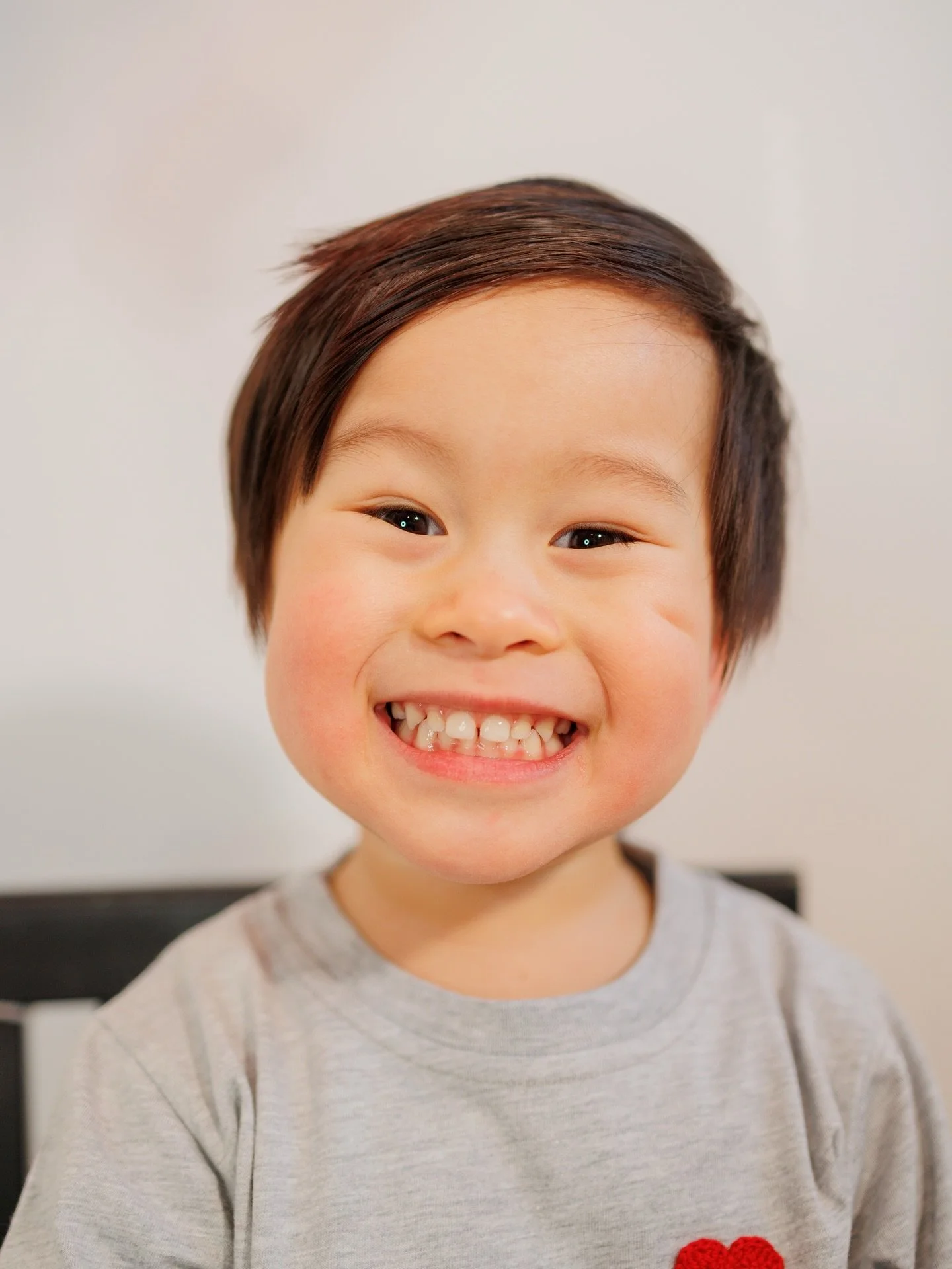 Wait this kids smile just makes you want to smile!!! Look at this little mush!!