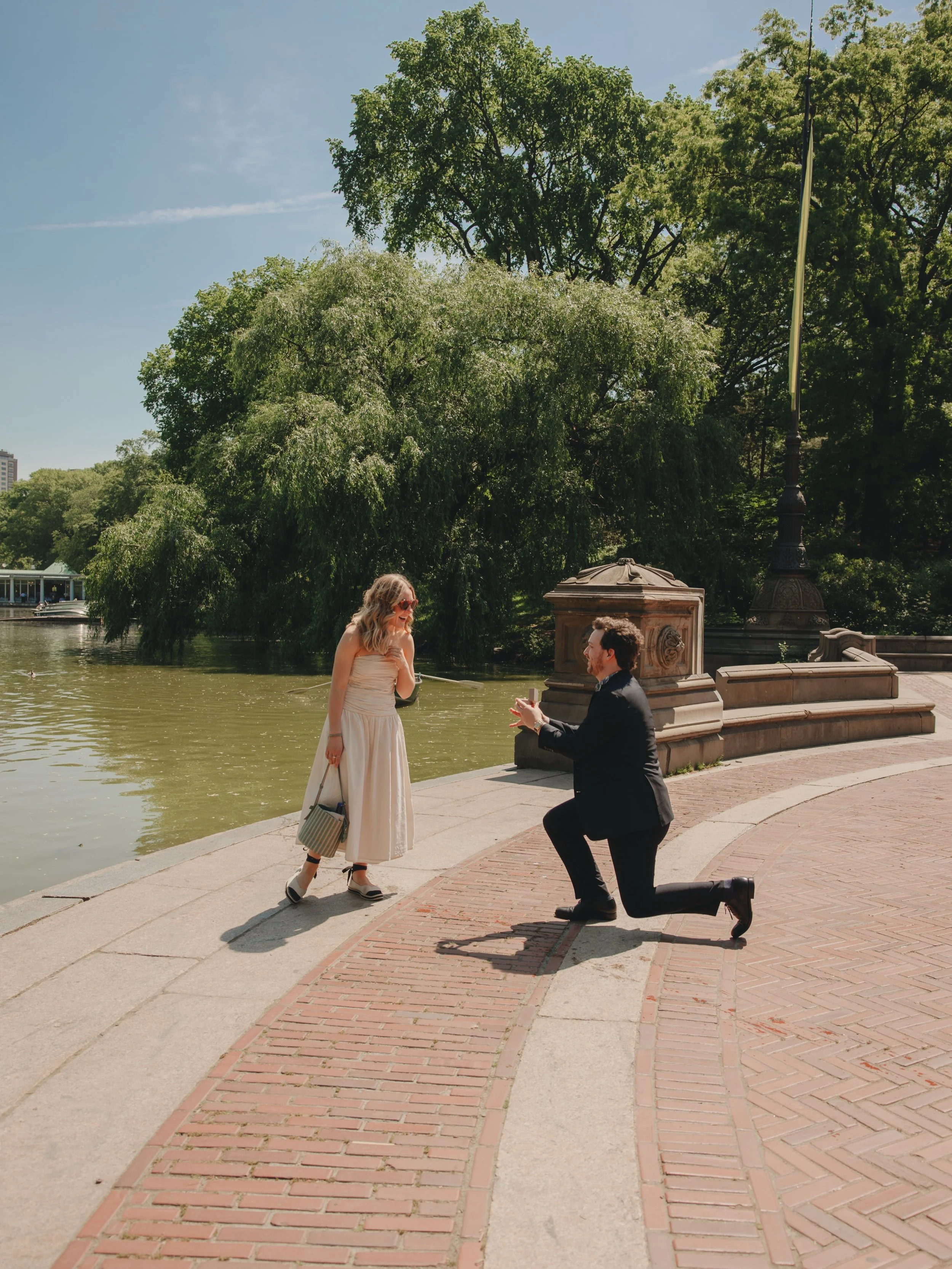 From dreaming about a proposal in NYC to saying YES in the middle of Central Park 🤍✨
Katie and Philip, your love story officially has its movie moment. From wandering through the park together to the sweetest surprise by the water, this day felt str