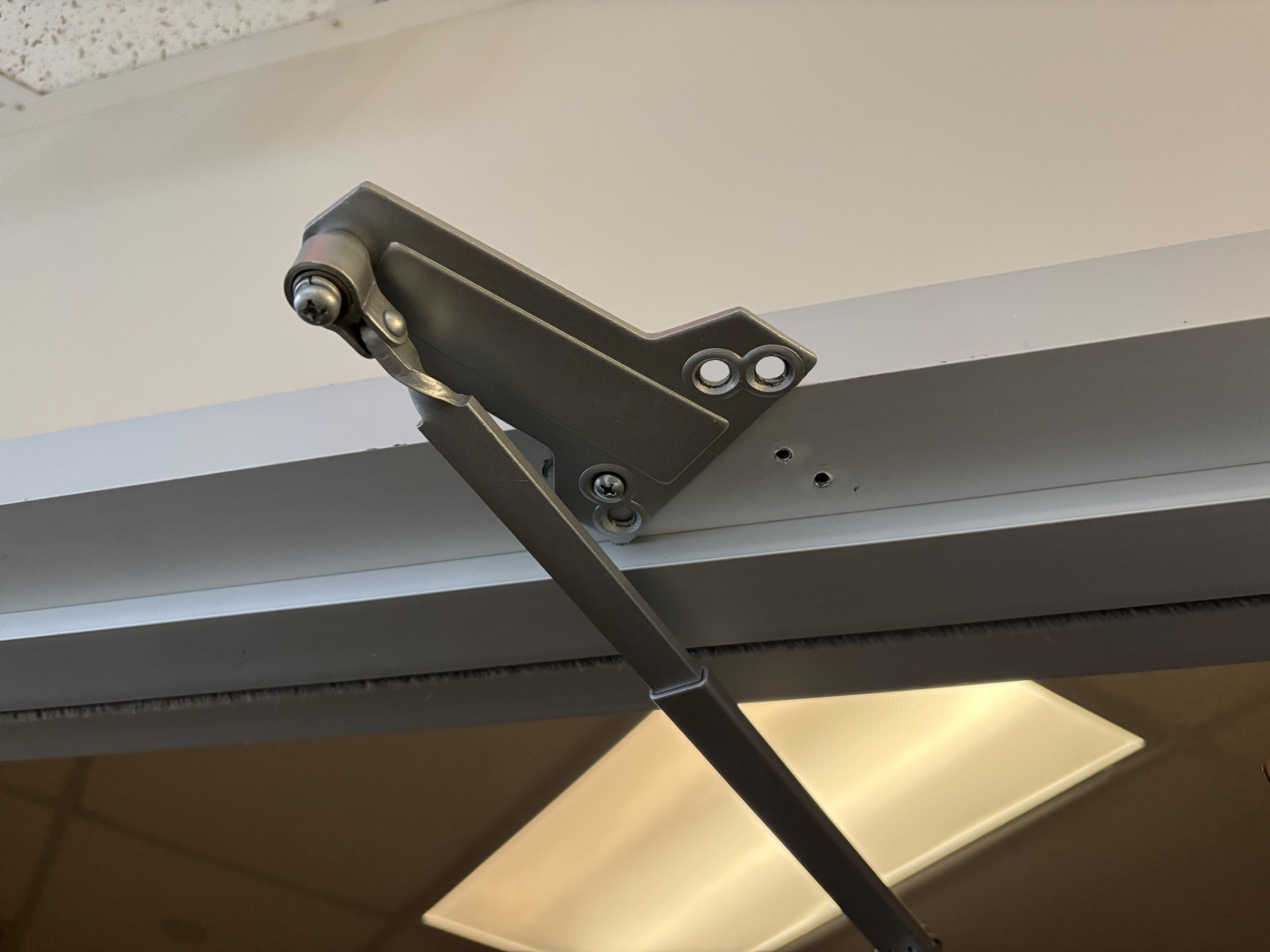 commercial closer repair, commercial closer arm. Broken door, broken closer, Commercial door repair Austin, Commercial door service Austin Texas, retail door repair Austin, Retail door service Austin