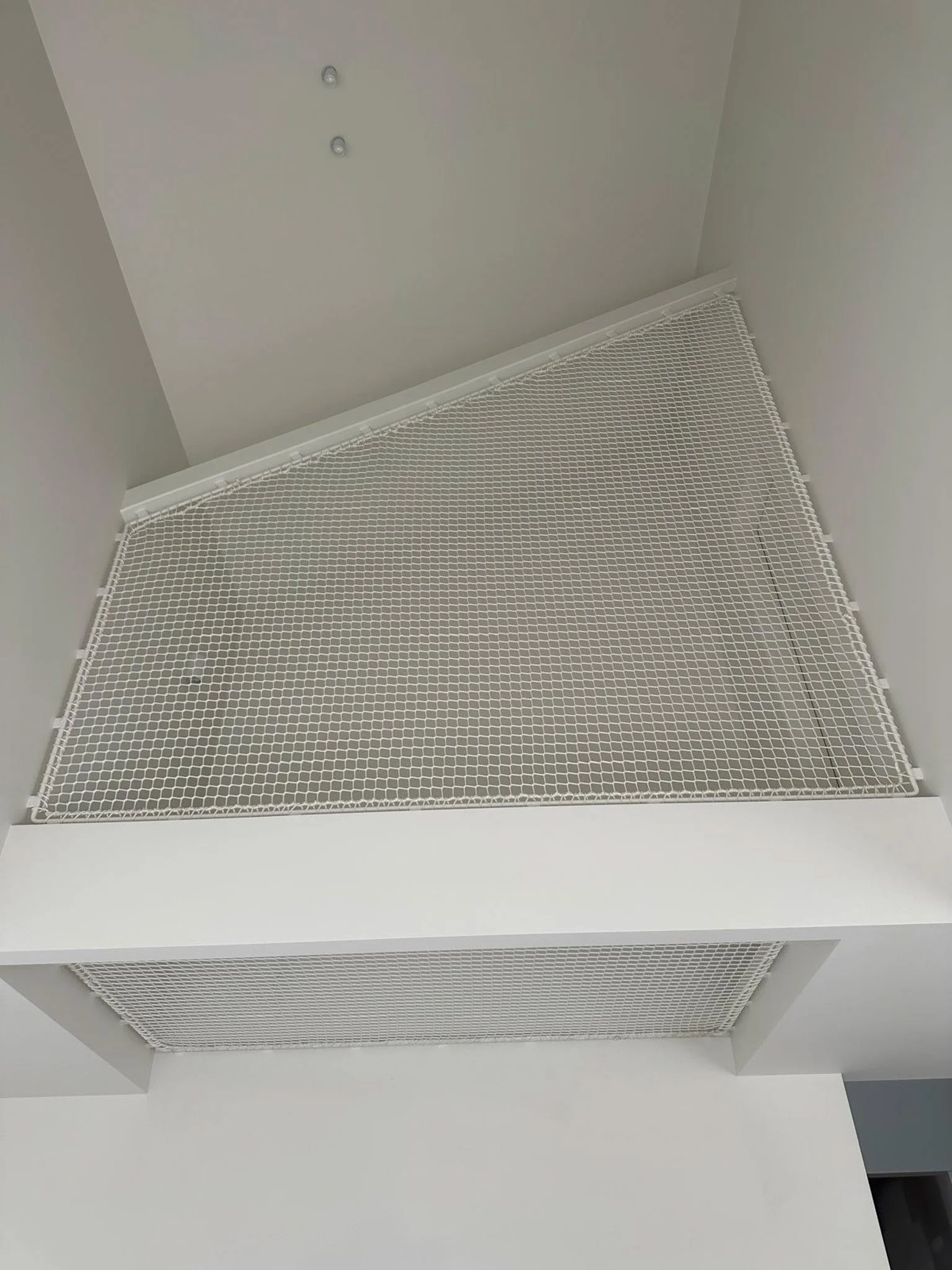 Certified residential hammock net in Essendon VIC designed and installed by Bespoke Wire & Rope with Oztech Constructions and Dean Dyson Architects. A walk-on net creating a light-filled breakout space.