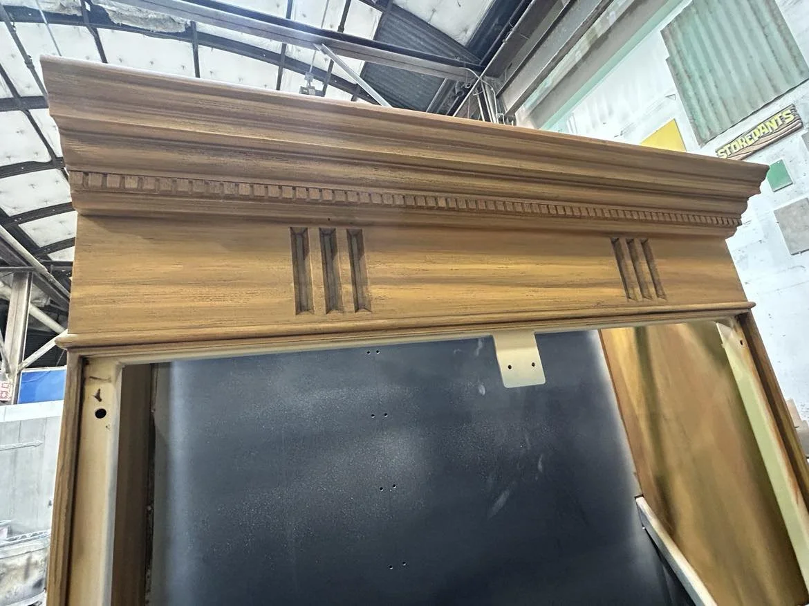 Woodgrain scenic treatment on cabinet