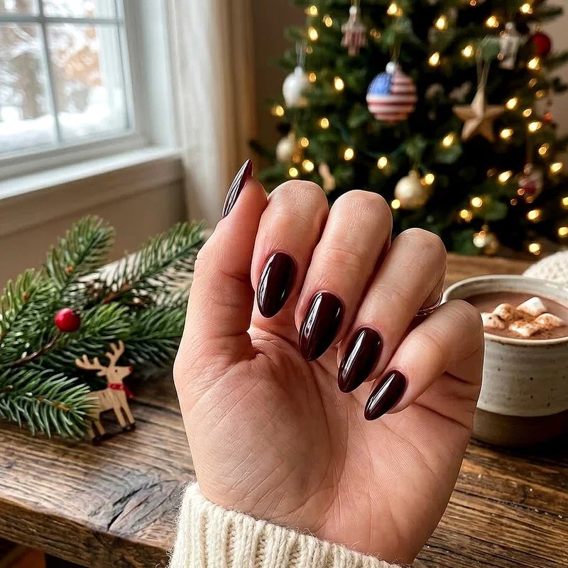 Almond Christmas Nail Ideas