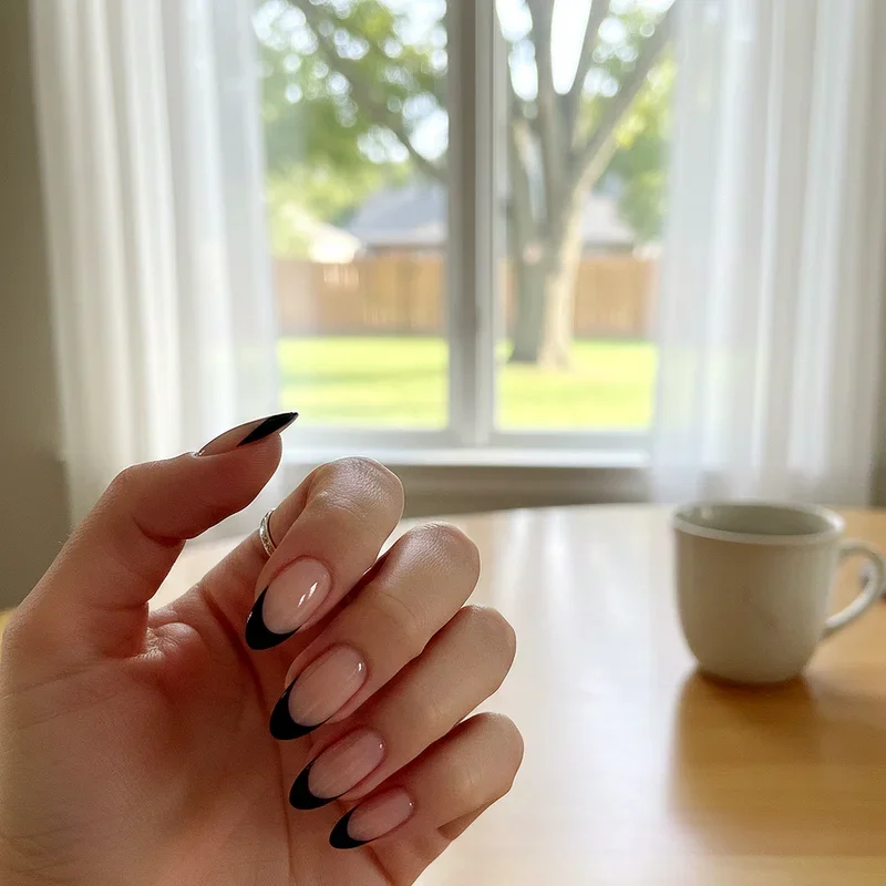Black French Tip Nail Ideas