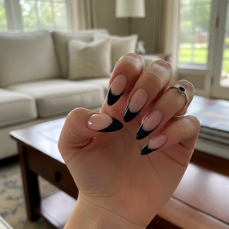 Black French Tip Nail Ideas