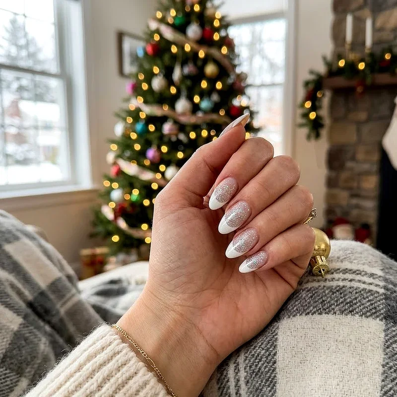 Almond Christmas Nail Ideas