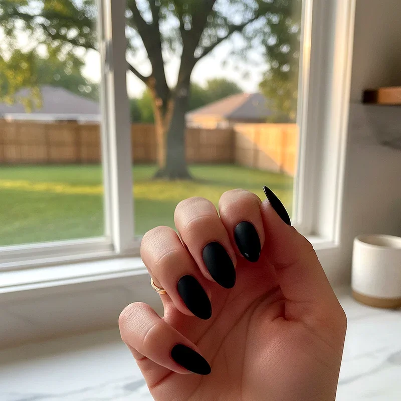 Black French Tip Nail Ideas
