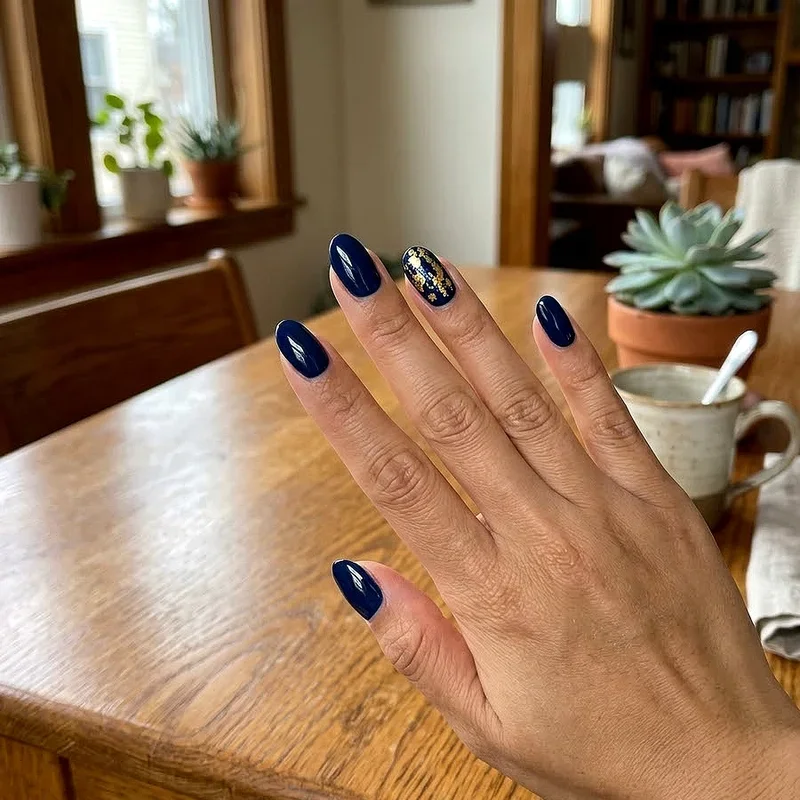 Navy Blue and Gold Nail Ideas