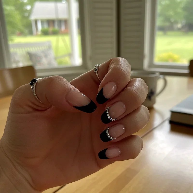 Black French Tip Nail Ideas