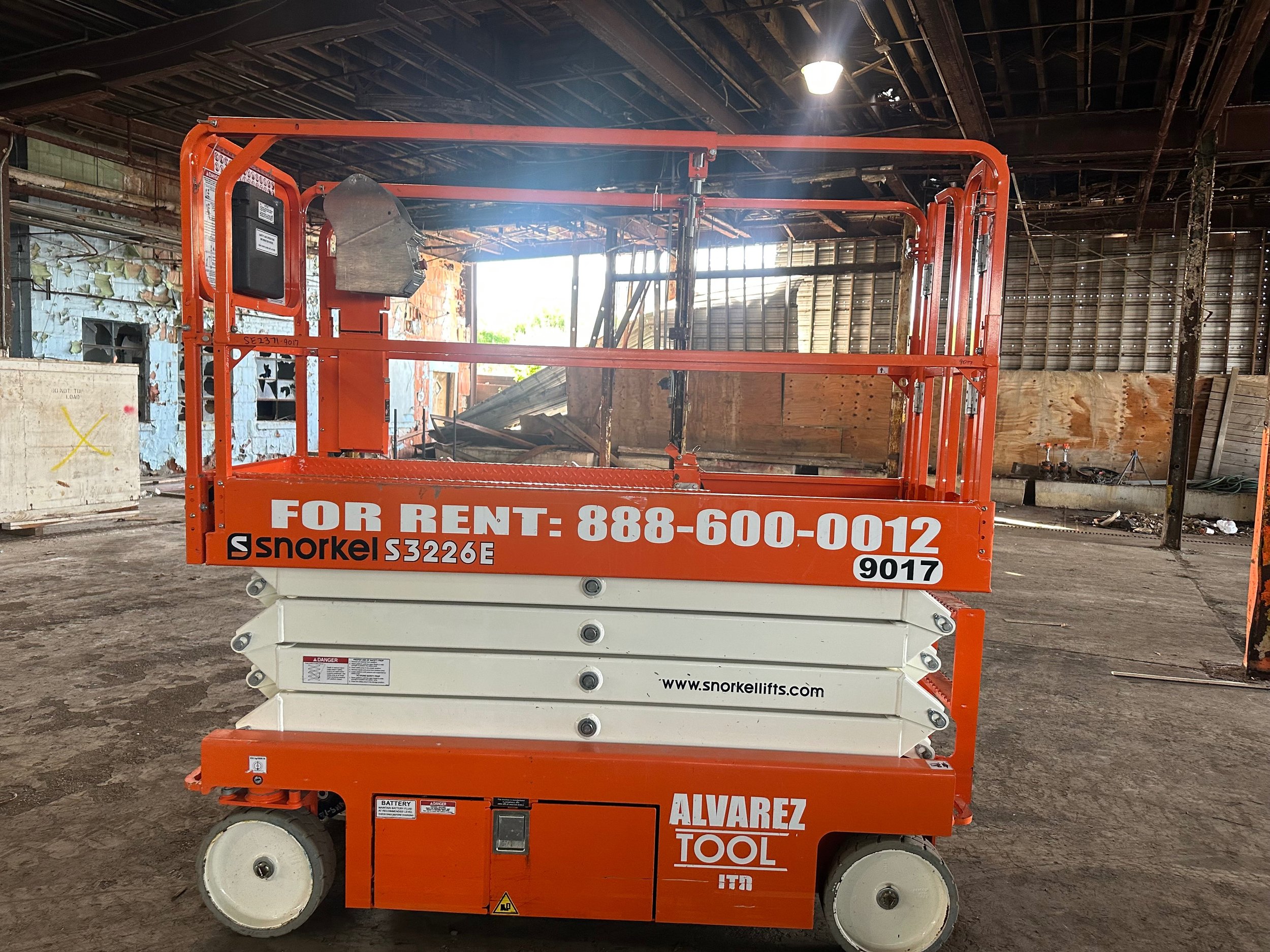 Snorkel 3226E 26ΓÇÖ Electric Scissor Lift .jpeg