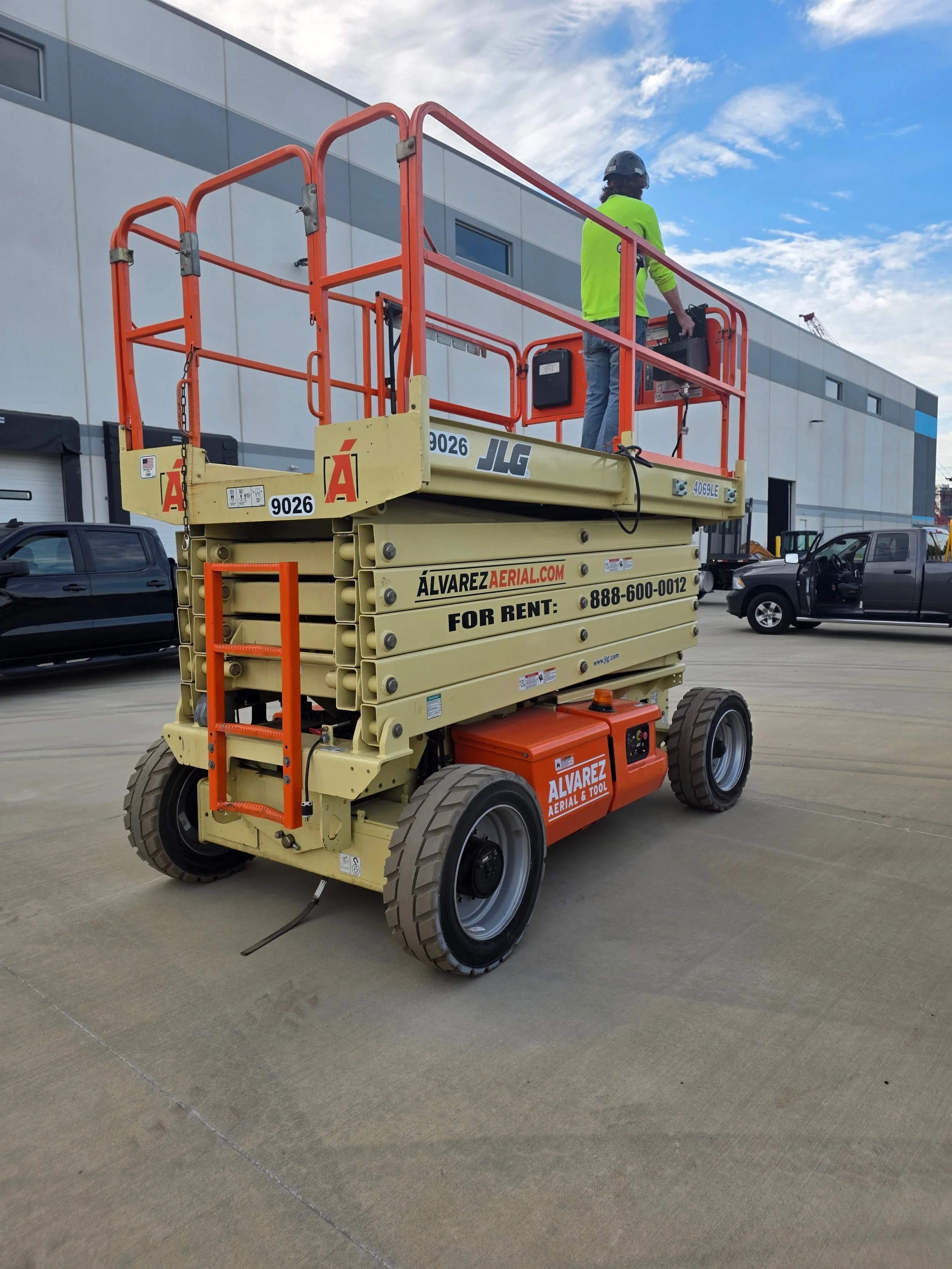 JLG 4060LE 40ΓÇÖ Electric Scissor Lift-wide .jpeg