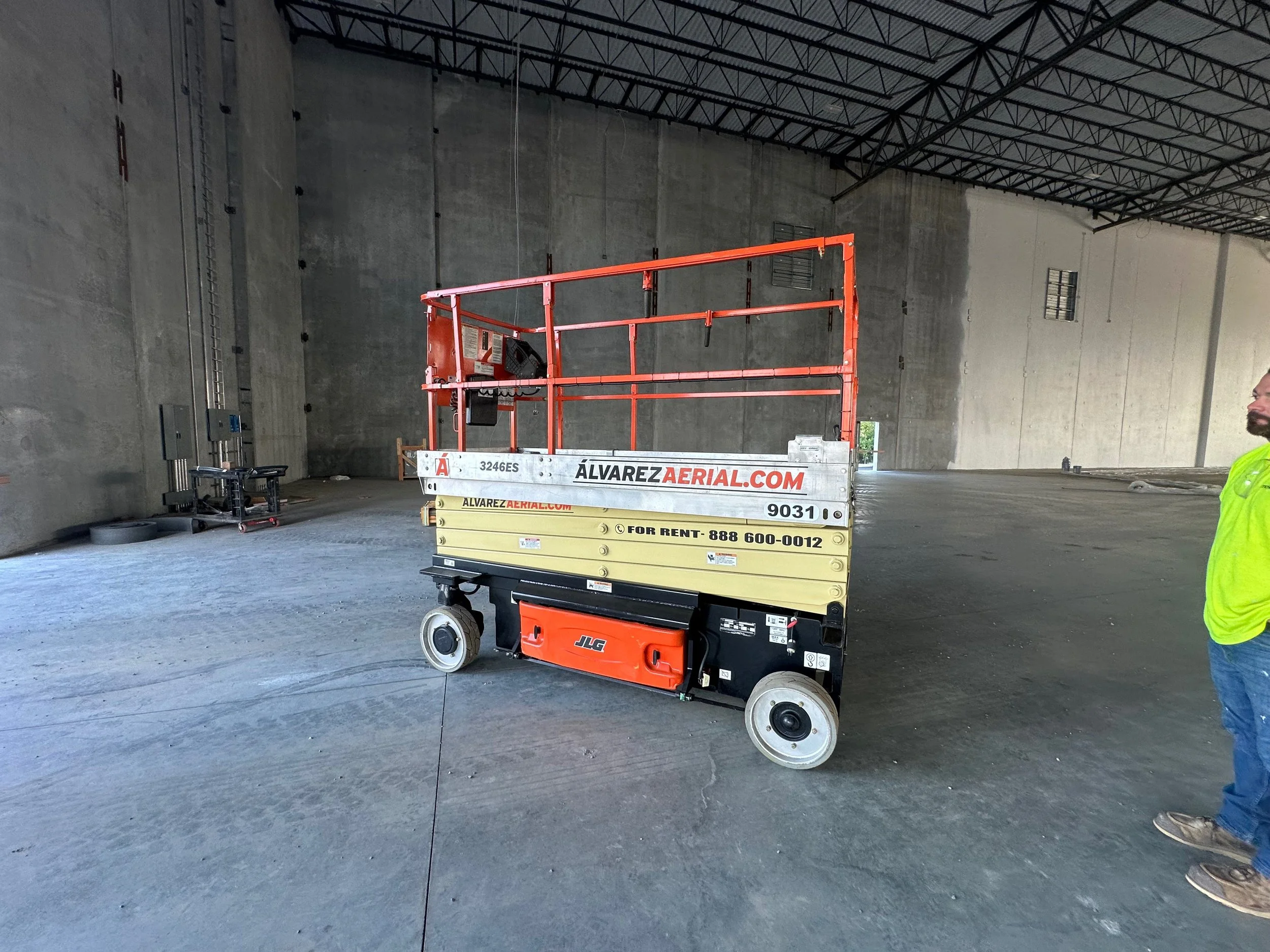 JLG 3246 32ΓÇÖ Electric Scissor Lift .jpeg