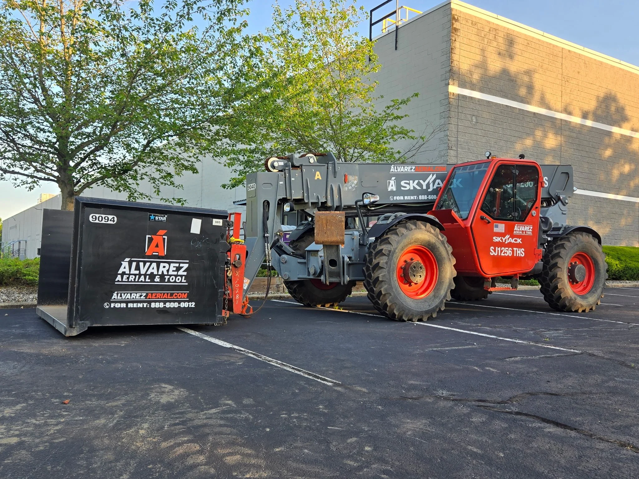 SKYJACK 1256 12K .JPG