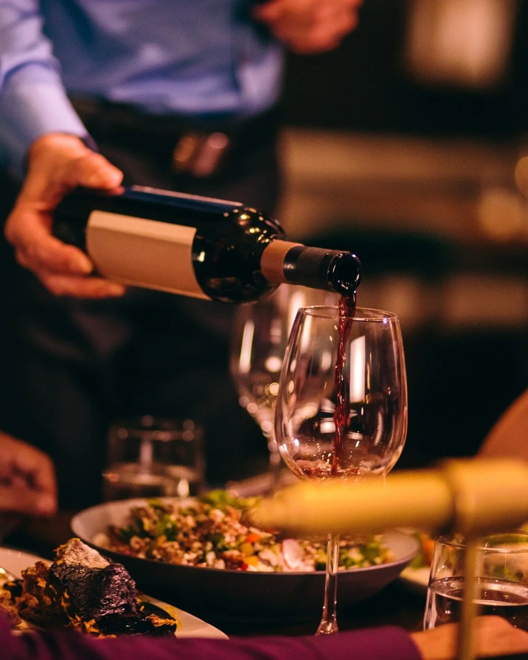 Desert sunsets pair best with a glass of wine and dinner at Desert Moon. Palm Springs evenings never tasted so good.

#desertmoon #palmsprings #dinner #dining #newrestaurant #hiddengem #downtown #palmspringsrestaurant #dinegps