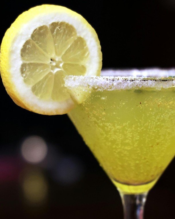 Bright. Tart. Dangerously smooth. 🌙

Our Lemon Drop is the perfect balance of sweet and sharp, sugar-rimmed, ice-cold, and made to linger over.

#palmsprings #dinegps #lemondrop #craftcocktails #palmspringsbar #cocktailhour #desertmoonps