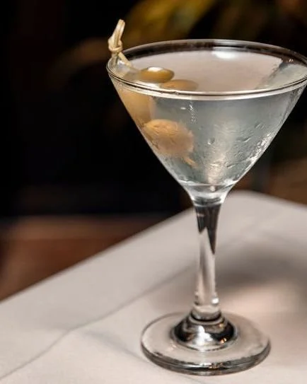 Dirty martini. Extra cold. No apologies. 🍸
Olives lounging at the bottom like they own the joint, gin sharp enough to keep you honest. Slick, salty, and just dangerous enough to order a second.

Go ahead, kid. Make it dirty.

#cocktail #martini #des