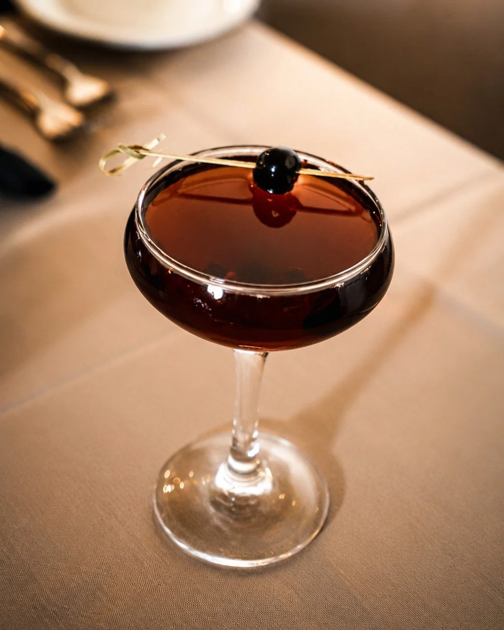 Dark, rich, and utterly sophisticated🍒 Some cocktails just have a presence. Come find yours at the bar.

#palmsprings #dinegps #palmspringsbar #desertmoonps