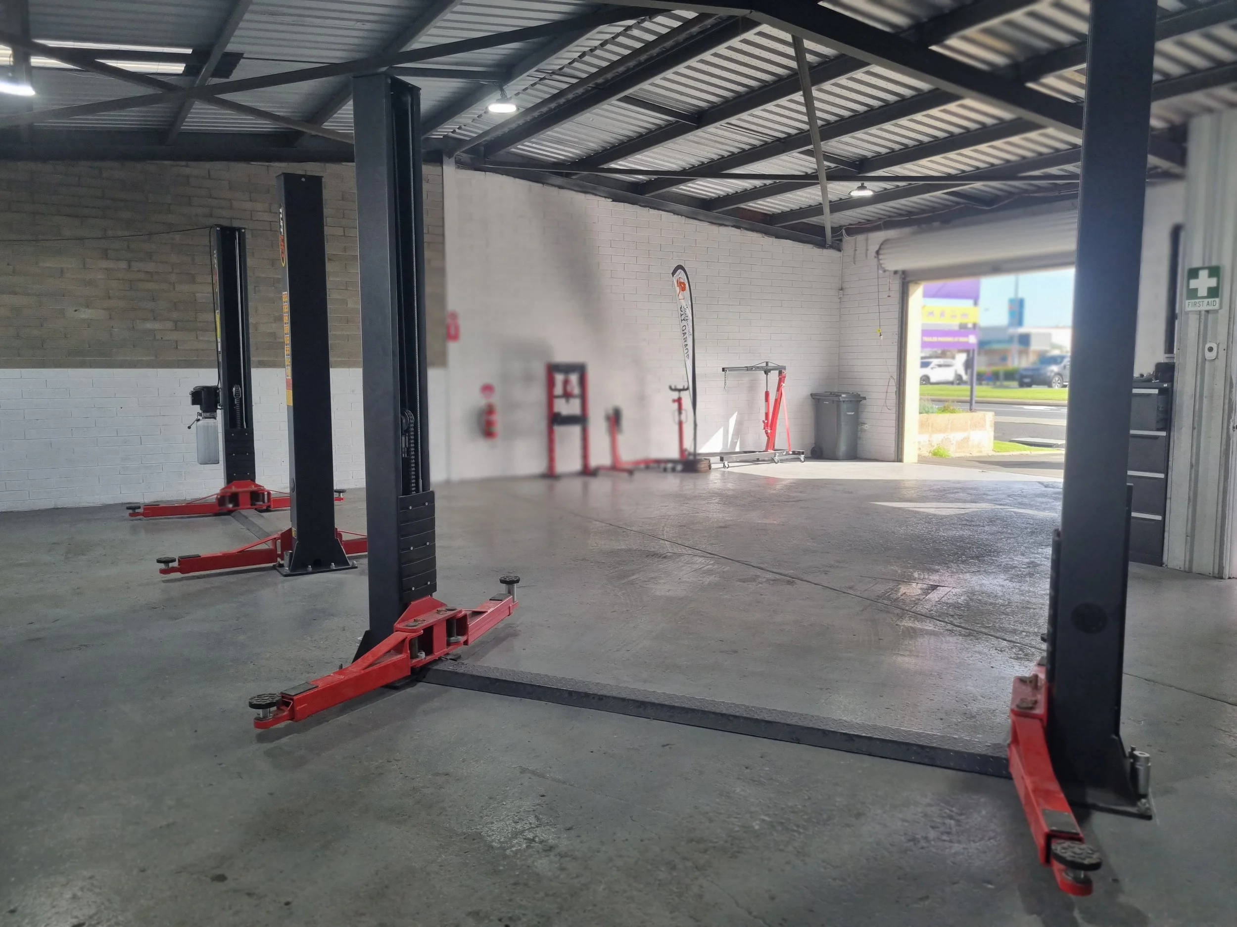 Bay Hire - $45 per hour, includes 4 tonne hoist & tool kit