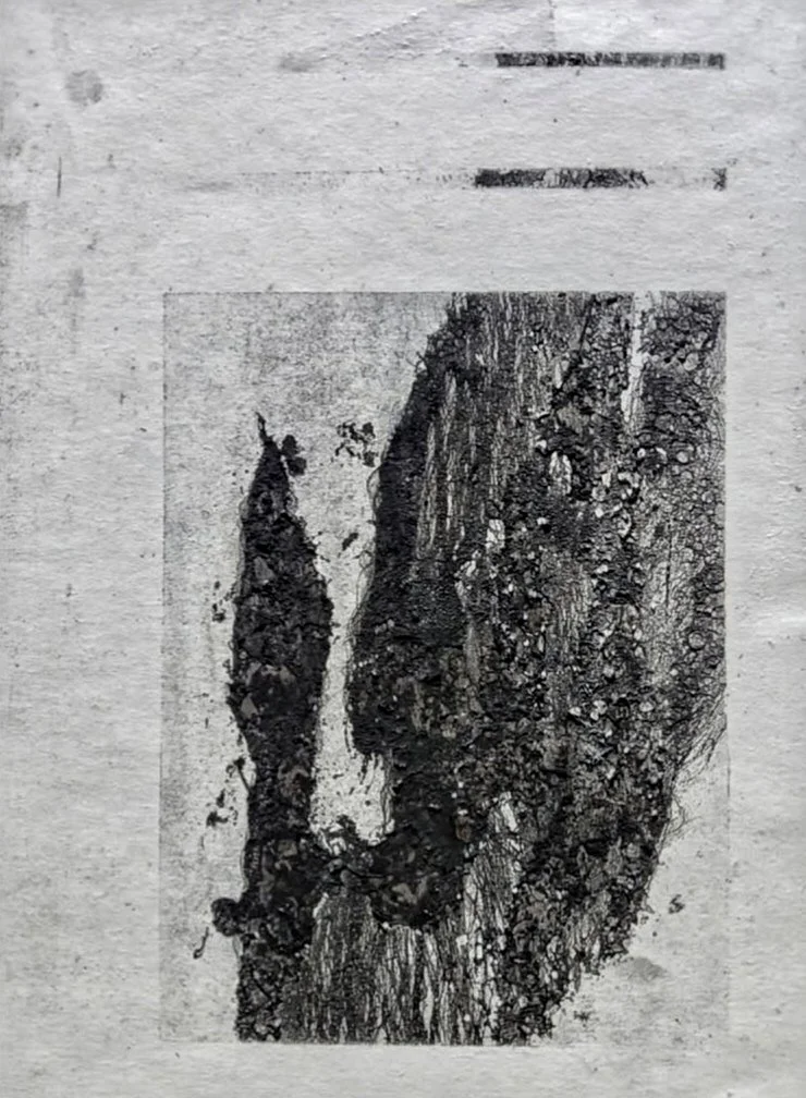 Untitled. Charcoal and spray glue on paper, 19x14cm