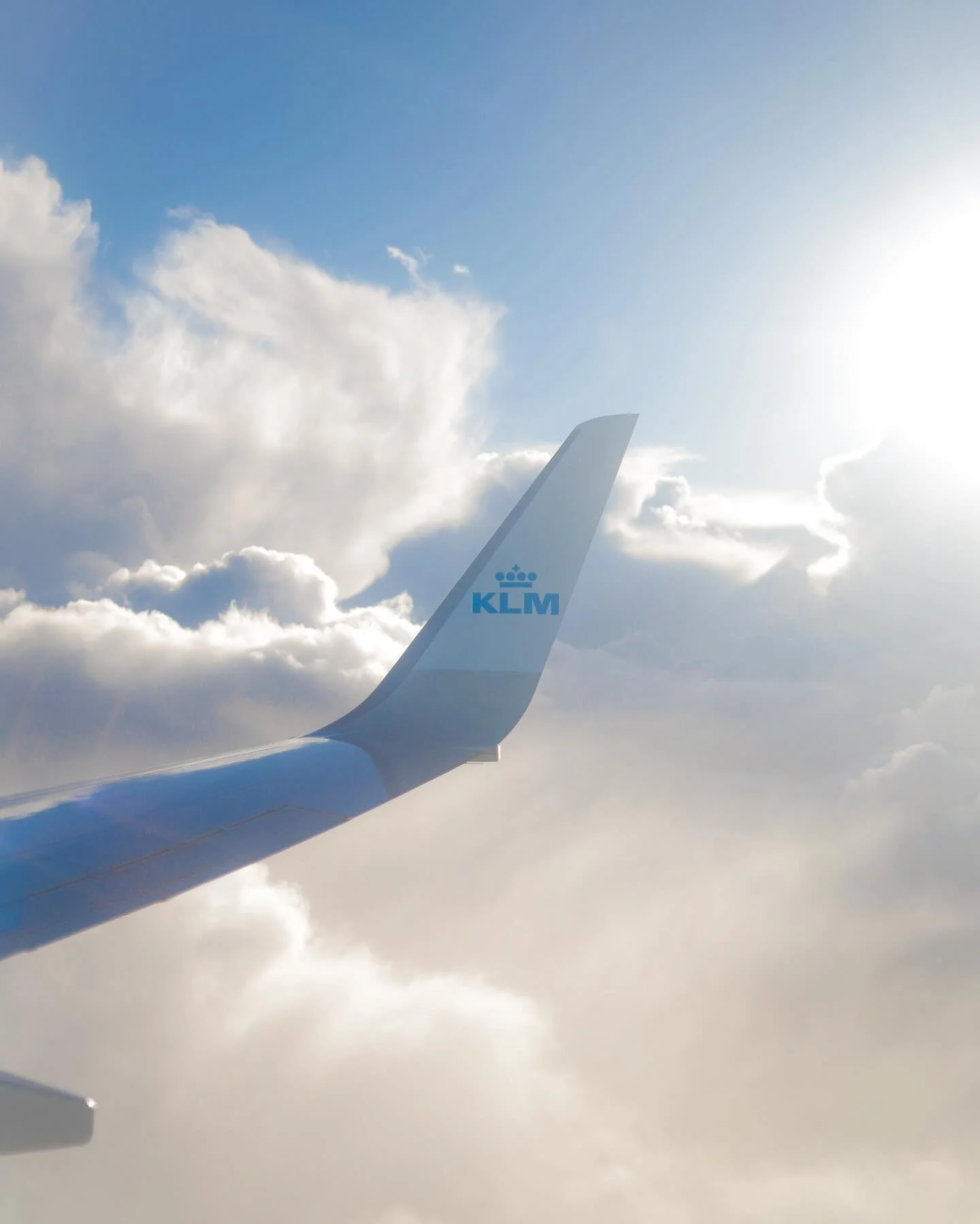 _
⁡
KLM flight with the dragon on New Year&rsquo;s Day ✈︎🐉
⁡
雨をもたらす龍は
元旦、世界に雲を広げながら
⁡
抜けた空の上
青で染めて
光を溜めて
⁡
天から降り注ぐ頃合いを
静かに見計らっているようで
⁡
瞬く間に白に溶けていって
何処かへと。
⁡
⁡
⁡
⁡
⁡
#beautyinthemundane
#tokyocameraclub #my_eos_photo #canoneosrp #1x #1x_japan #minima