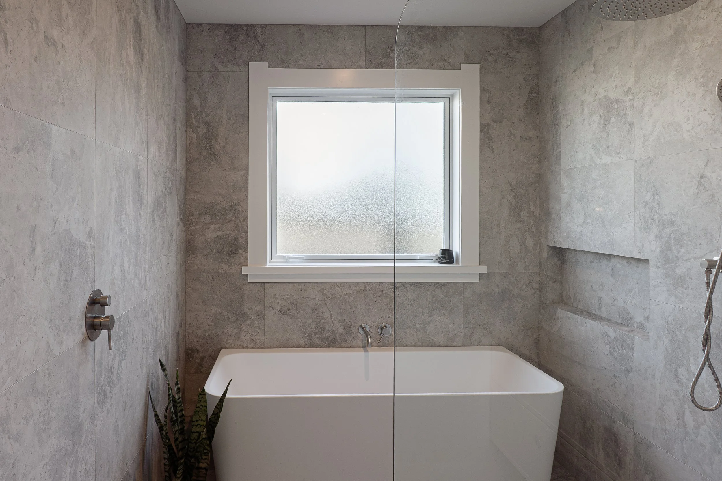 1 Old Ferry Road Main Bathroom -01.jpg