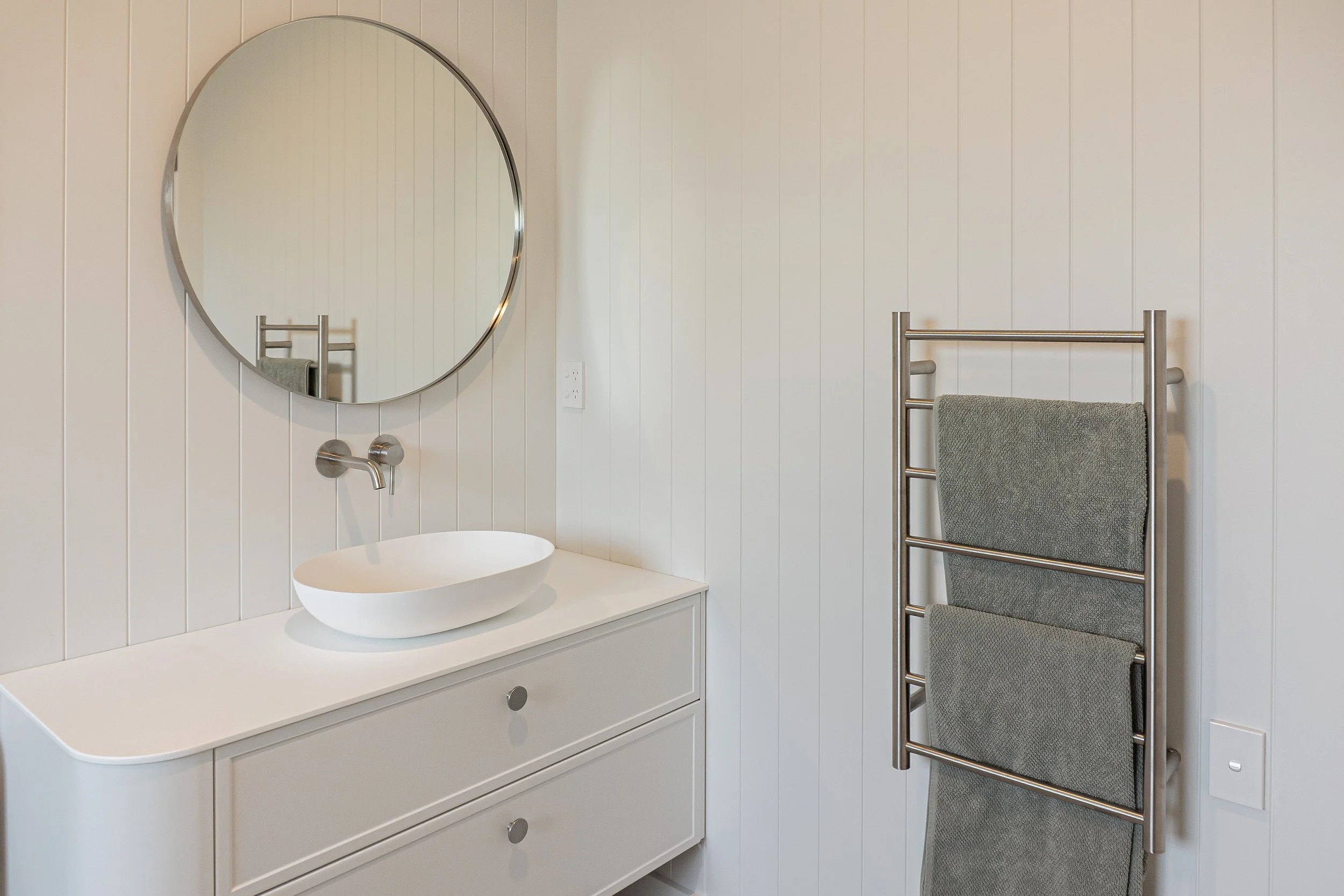 1 Old Ferry Road Main Bathroom -04.jpg