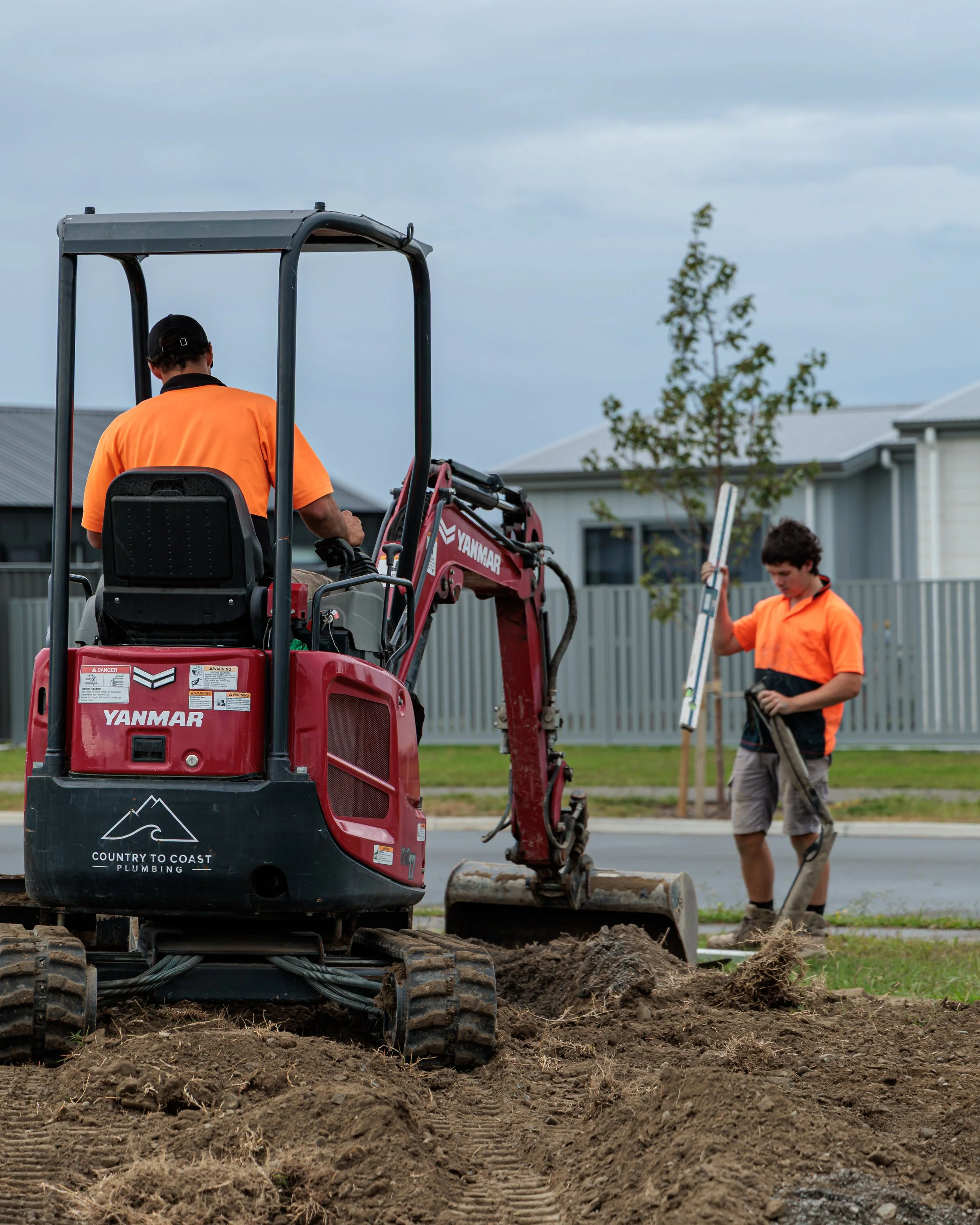 3TutiraPlaceParklands-DiggerWork-6.jpg