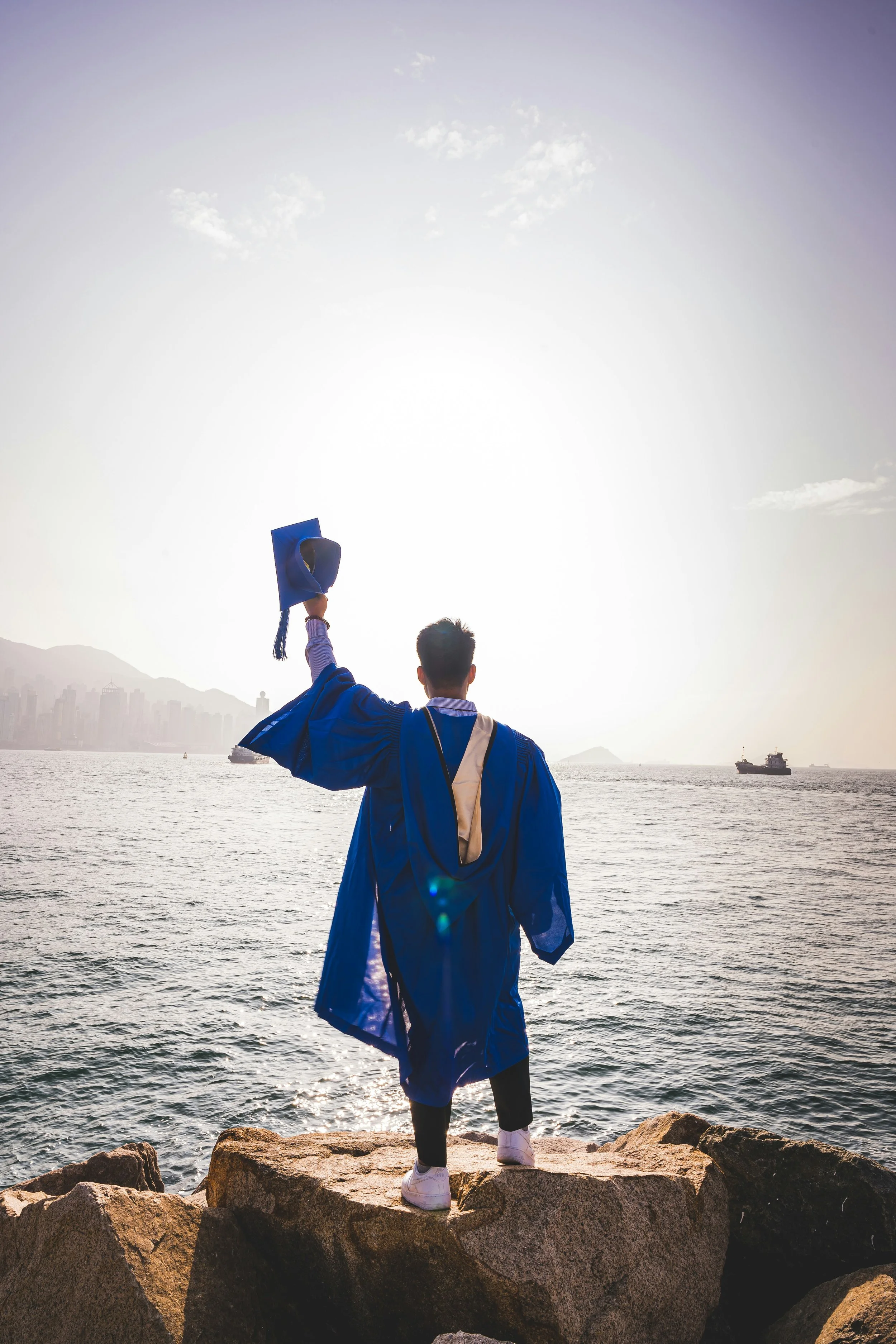 10 Tips for Choosing the Right PhD Thesis Topic