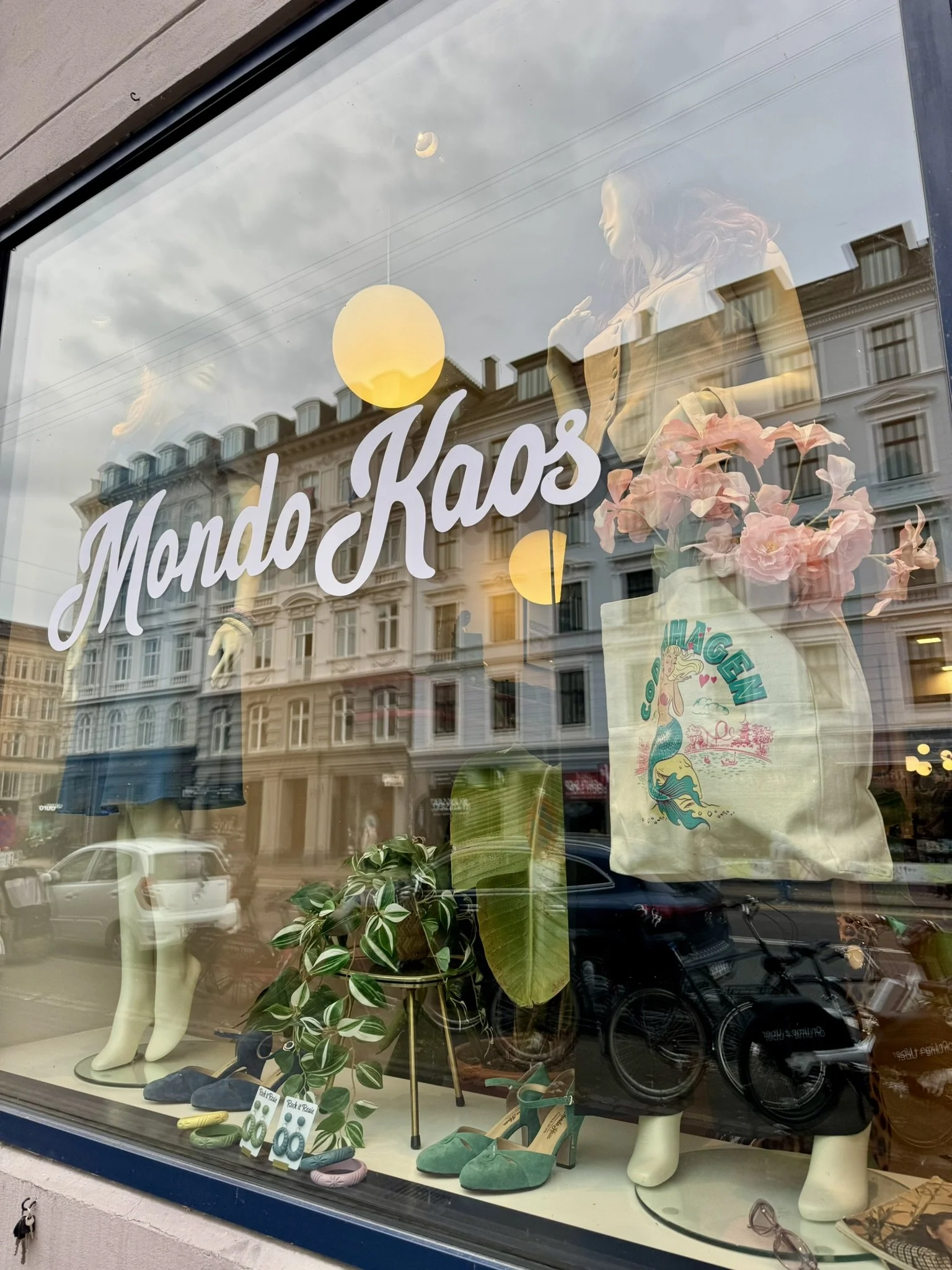Kaos, konur og kampavín hjá Mondo Kaos