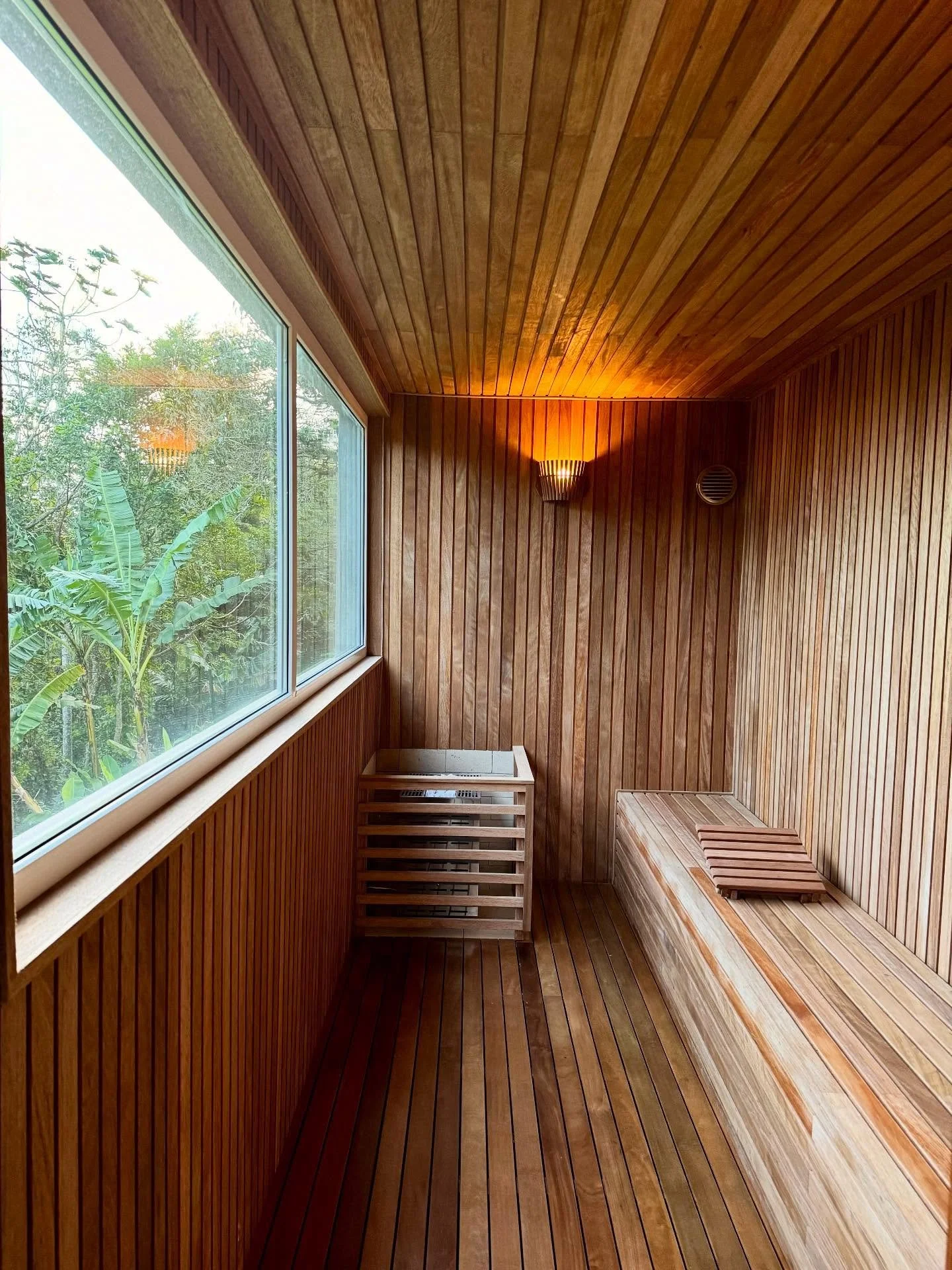 Sauna na selva 🌱 Cozy Casa &bull; Praia Mole 

.
#sauna #selva #jungleview #spa #boutiquevilla #privateretreat #casadesign #praiamole