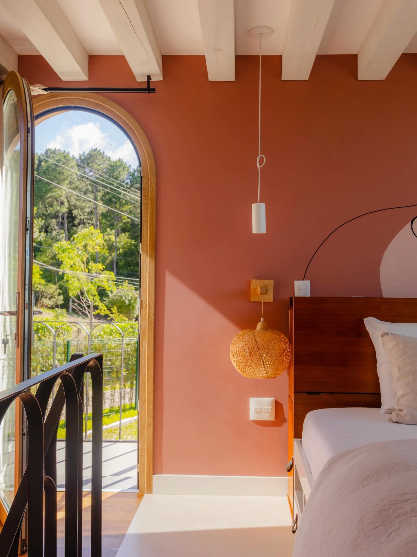 Charming, thoughtfully cozy &bull; The Pink House Est&uacute;dio &bull; A love Connection &bull; Cozy Casa Brasil ✨🇧🇷

#modernarchitecture #coziness #boutiquevilla #florian&oacute;polis #casadesign