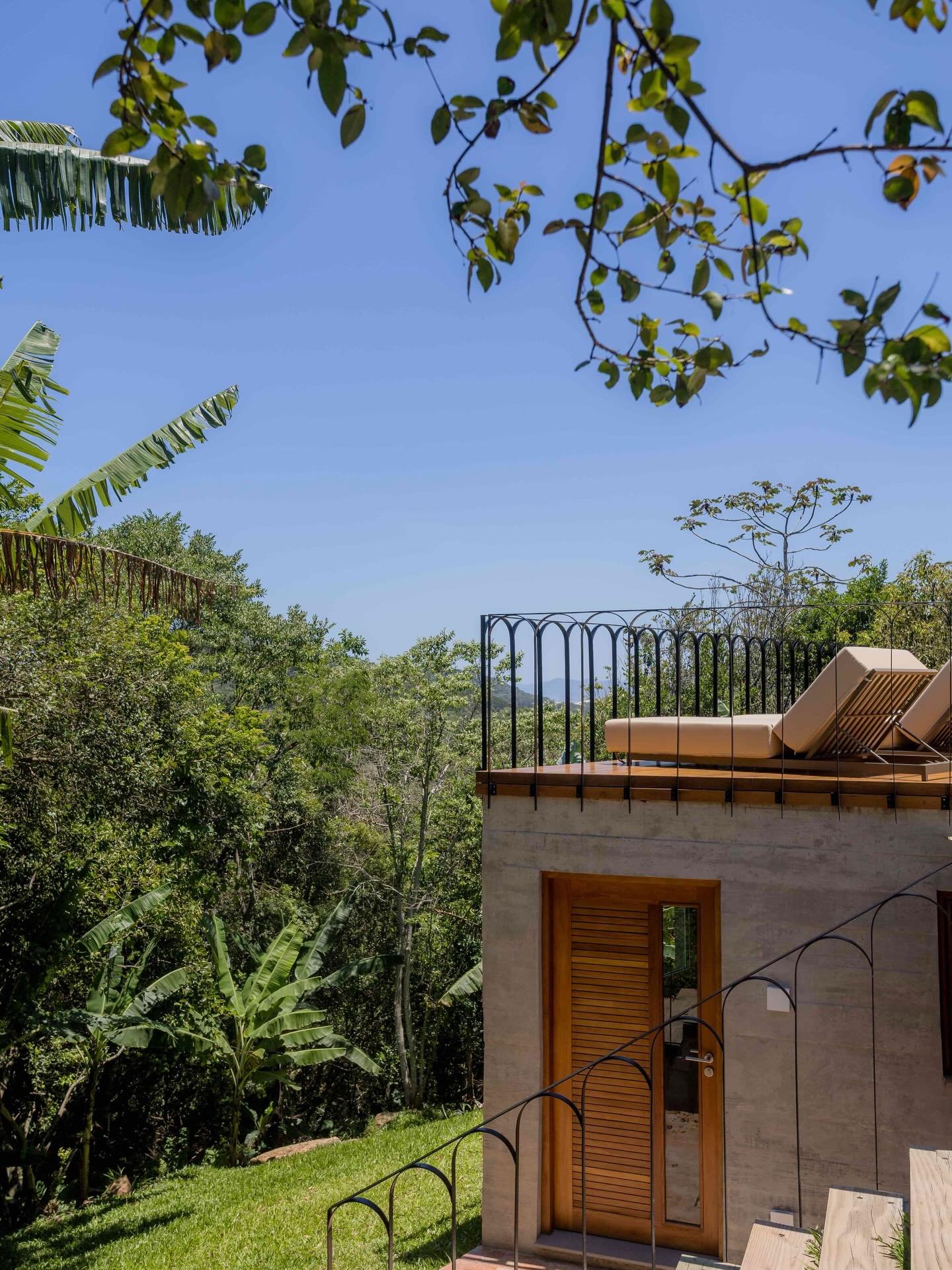 In a little paradise, a privately run boutique villa awaits you, offering &agrave; la carte service - free from traditional hotel structures.
Your time. Your luxury. Your rhythm &bull; Cozy Casa Brasil 

For bookings, private events, art exhibitions,