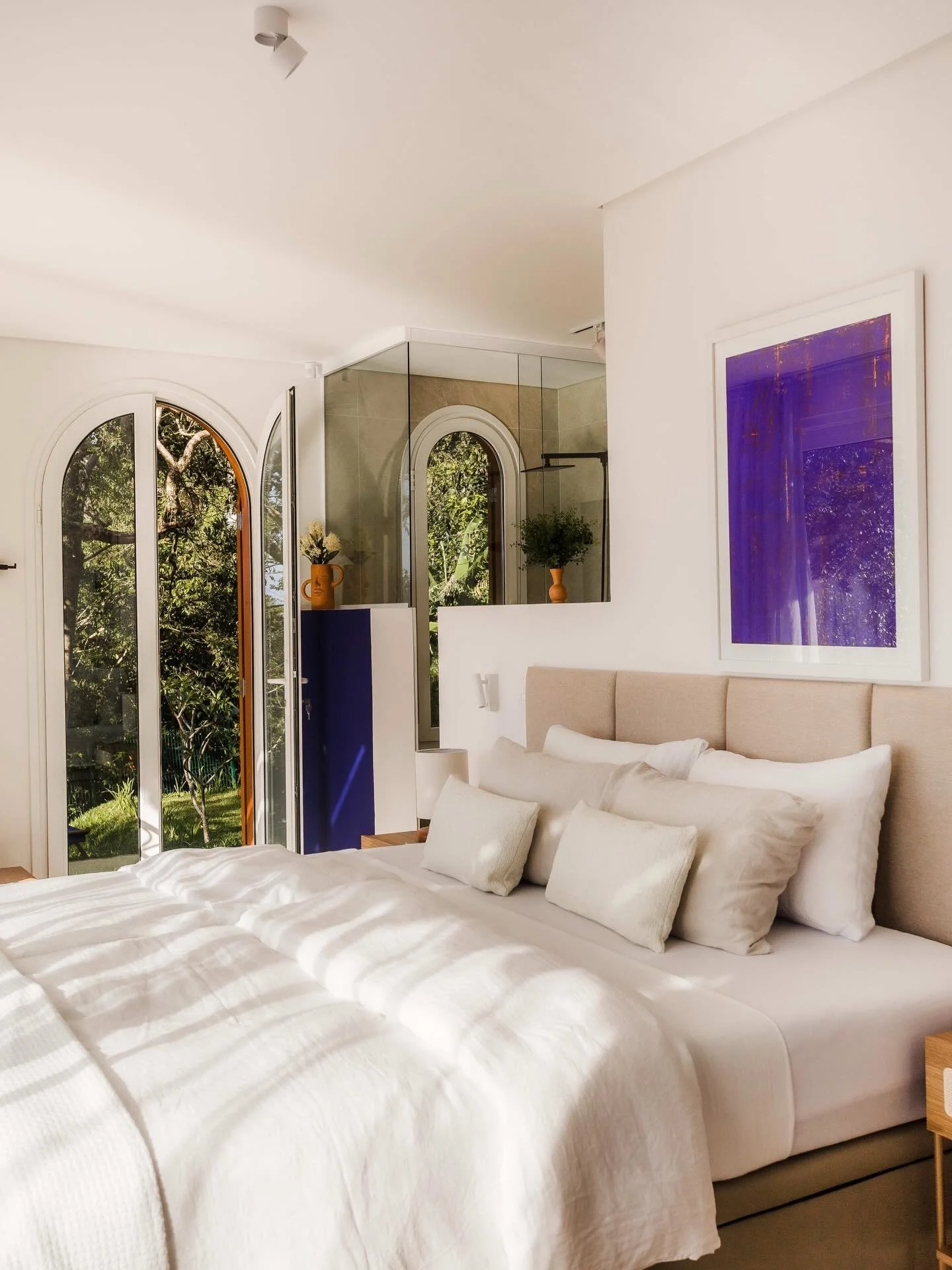 Soft Sunlight in the Jungle Suite🌿 &bull; Master king-size Bedroom with en-suite bath &bull; Cozy Casa Brasil &bull; Boutique Villa ✨

#interiordecoration #junglevibes #calmspace #boutiquevilla #casadesign