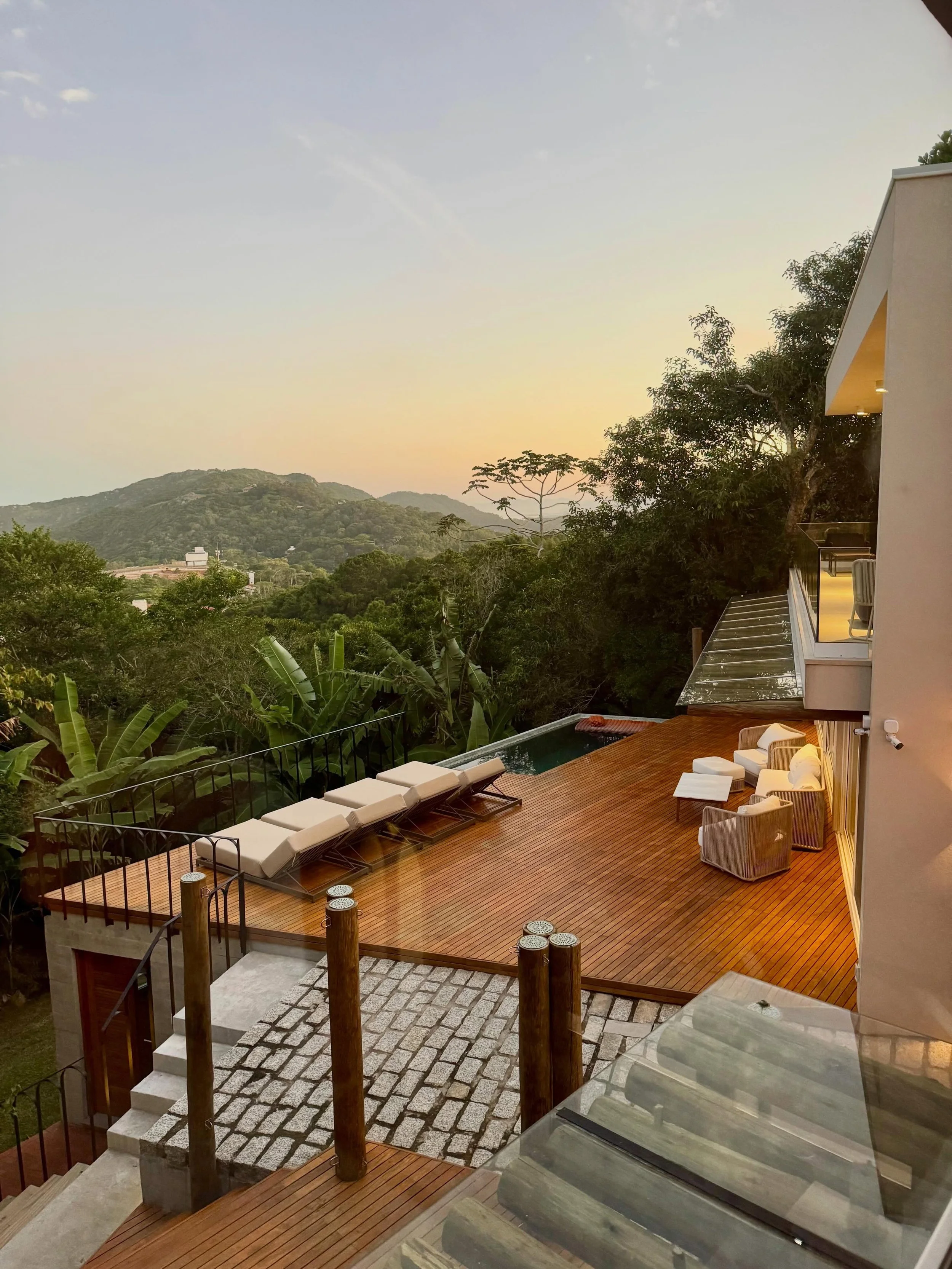 Natur&bull;al 🌿💛🇧🇷✨ Cozy Casa Brasil 📍Praia Mole 

#vistamar #casadecorada #seaview #modernliving #architecture