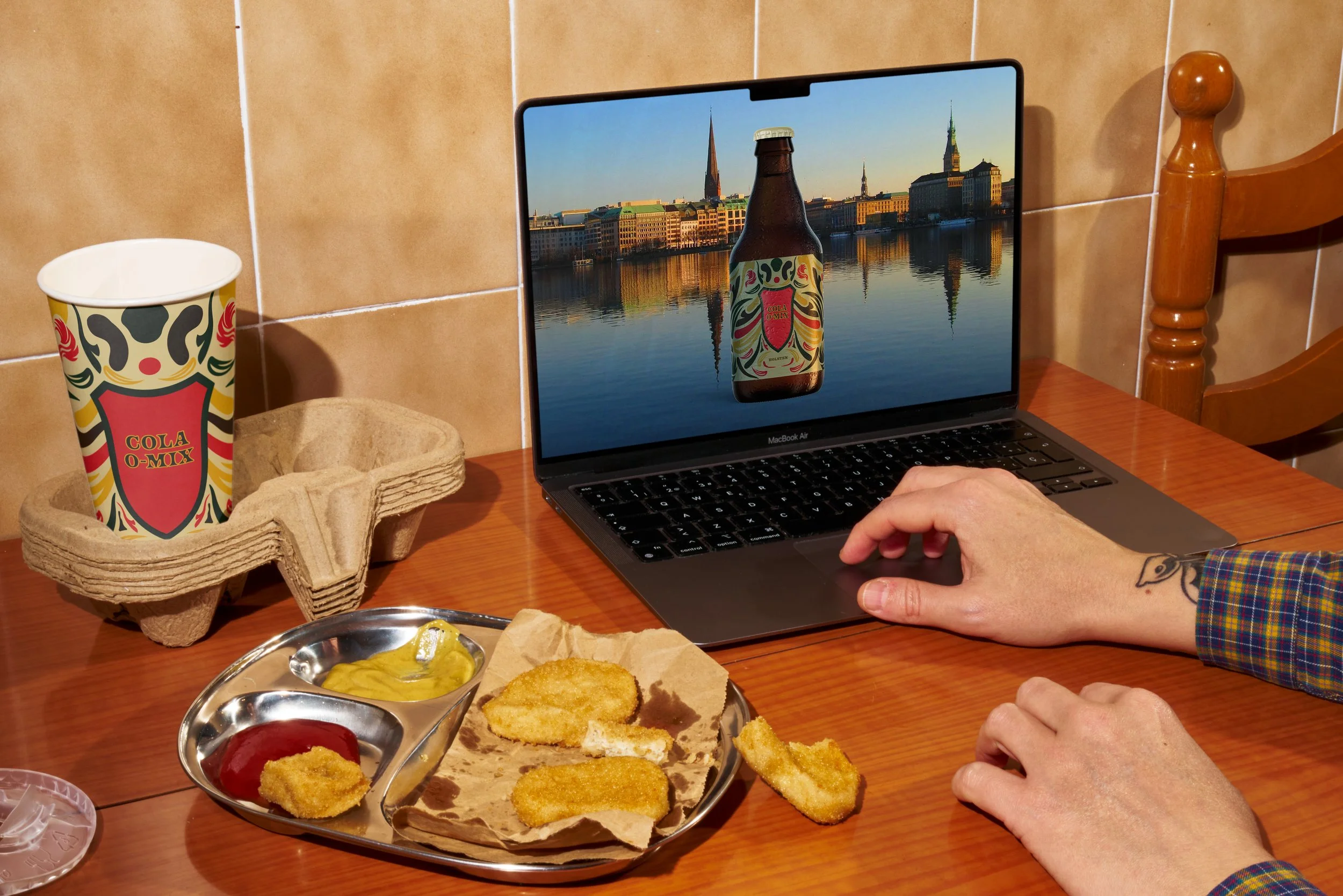 Bendito_Mockup-PSCv1-Free-MacBook_Pro.jpg
