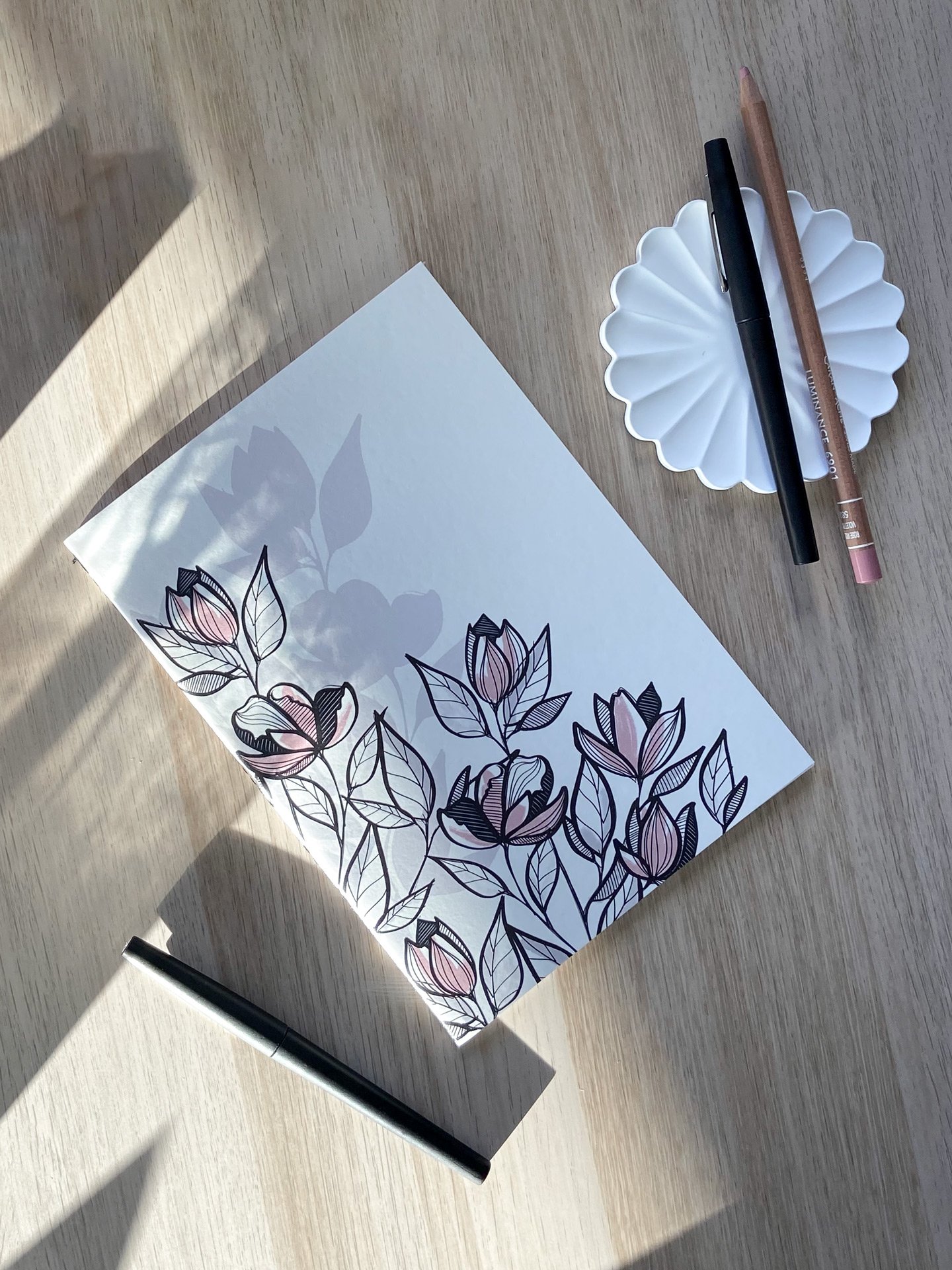 carnet-bouquet-couverture-sur-bureau.jpg