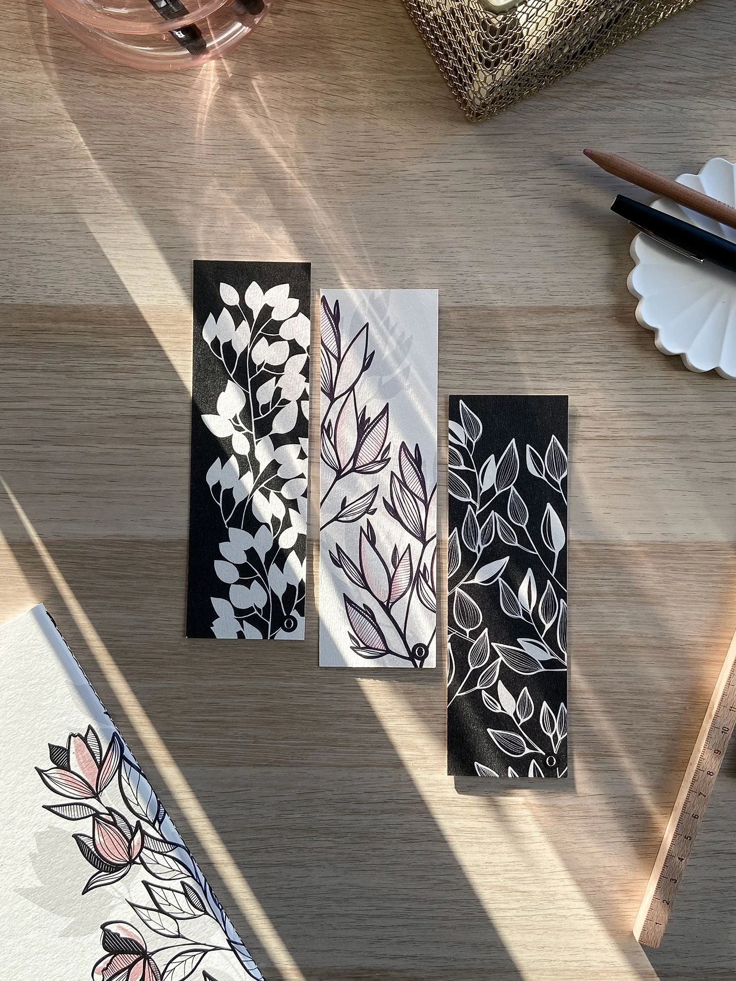 marque-page-ensemble-feuillage-magnolia-reflet.jpg