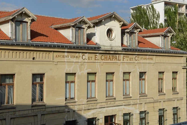 Vue de l’usine Chapal reconvertie en collectif d’artistes, accueillant les cours de dessin et peinture d’Edgar Saillen aux portes de Paris.
