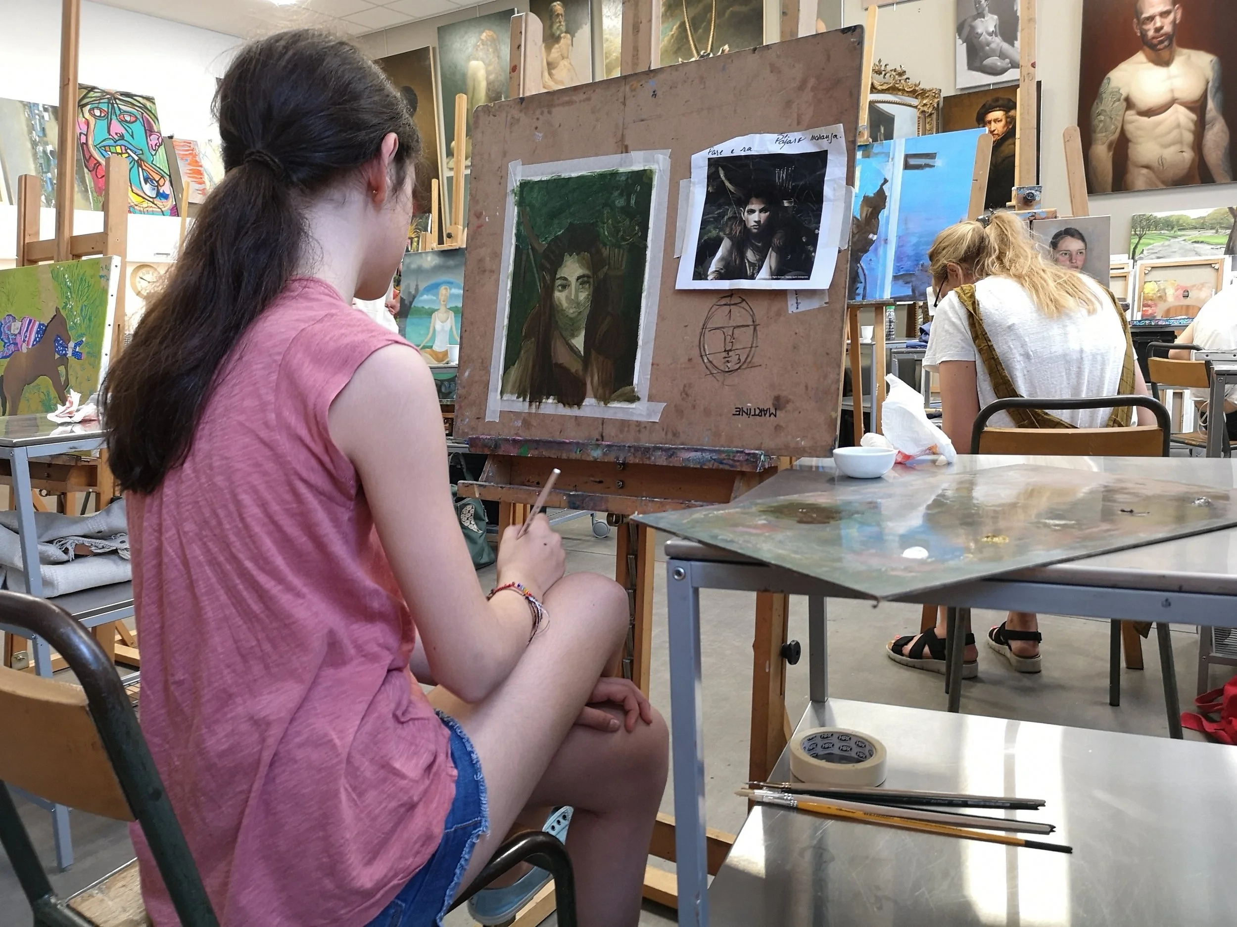Atelier de peinture à Laval : apprentissage du clair-obscur inspiré des techniques des maîtres anciens.