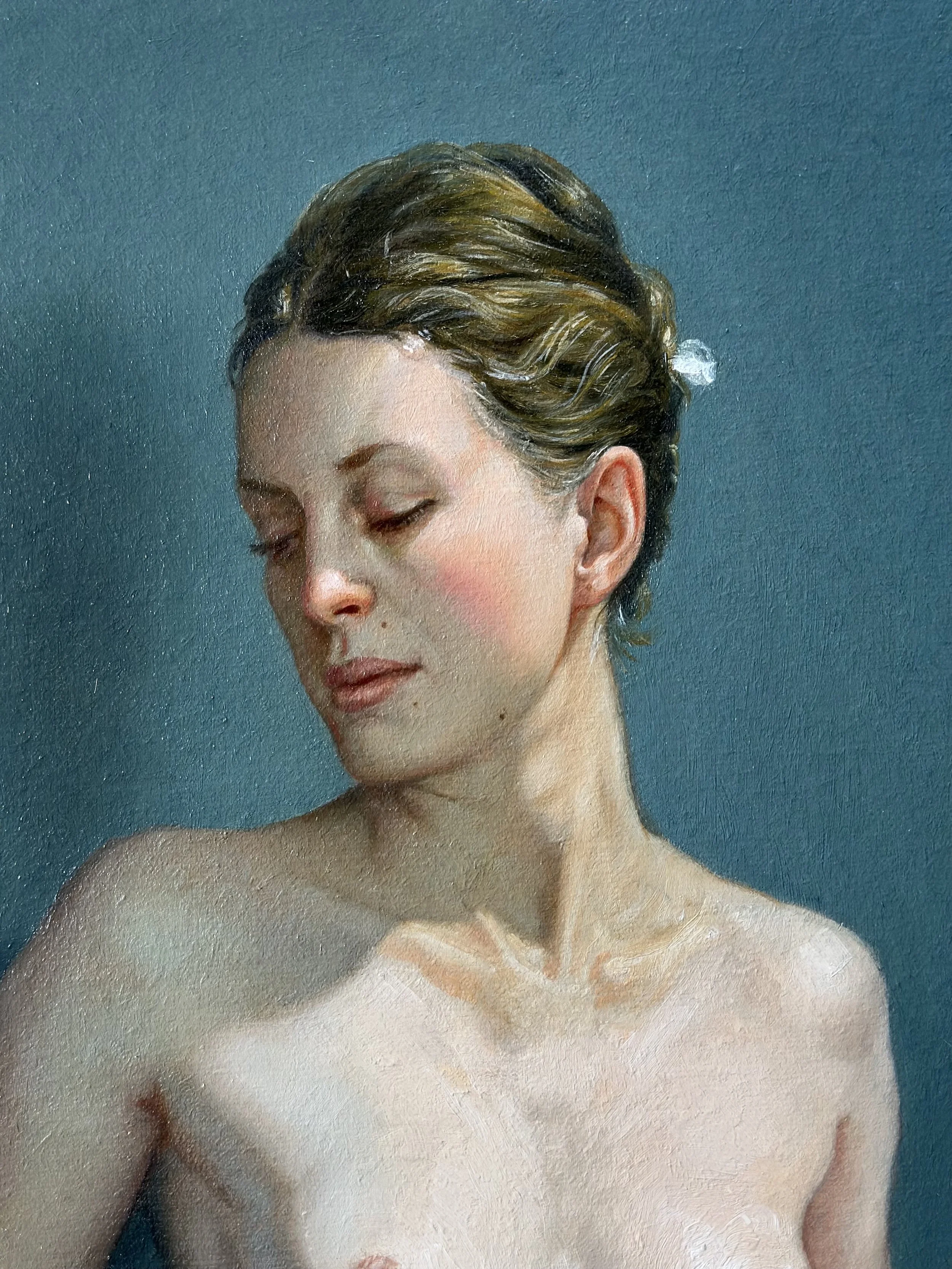 Peinture d’un portrait féminin d’après photo, aux glacis superposés, pour une intensité lumineuse et une présence intime.