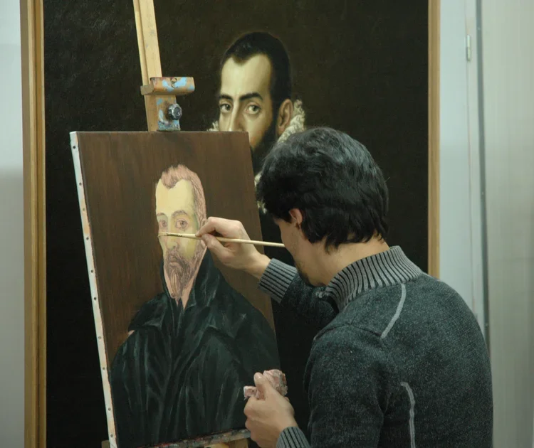 Espace artistique de convivialité et d’apprentissage, l’atelier d’Edgar Saillen propose des cours de peinture classique, modèle vivant et dessin académique.