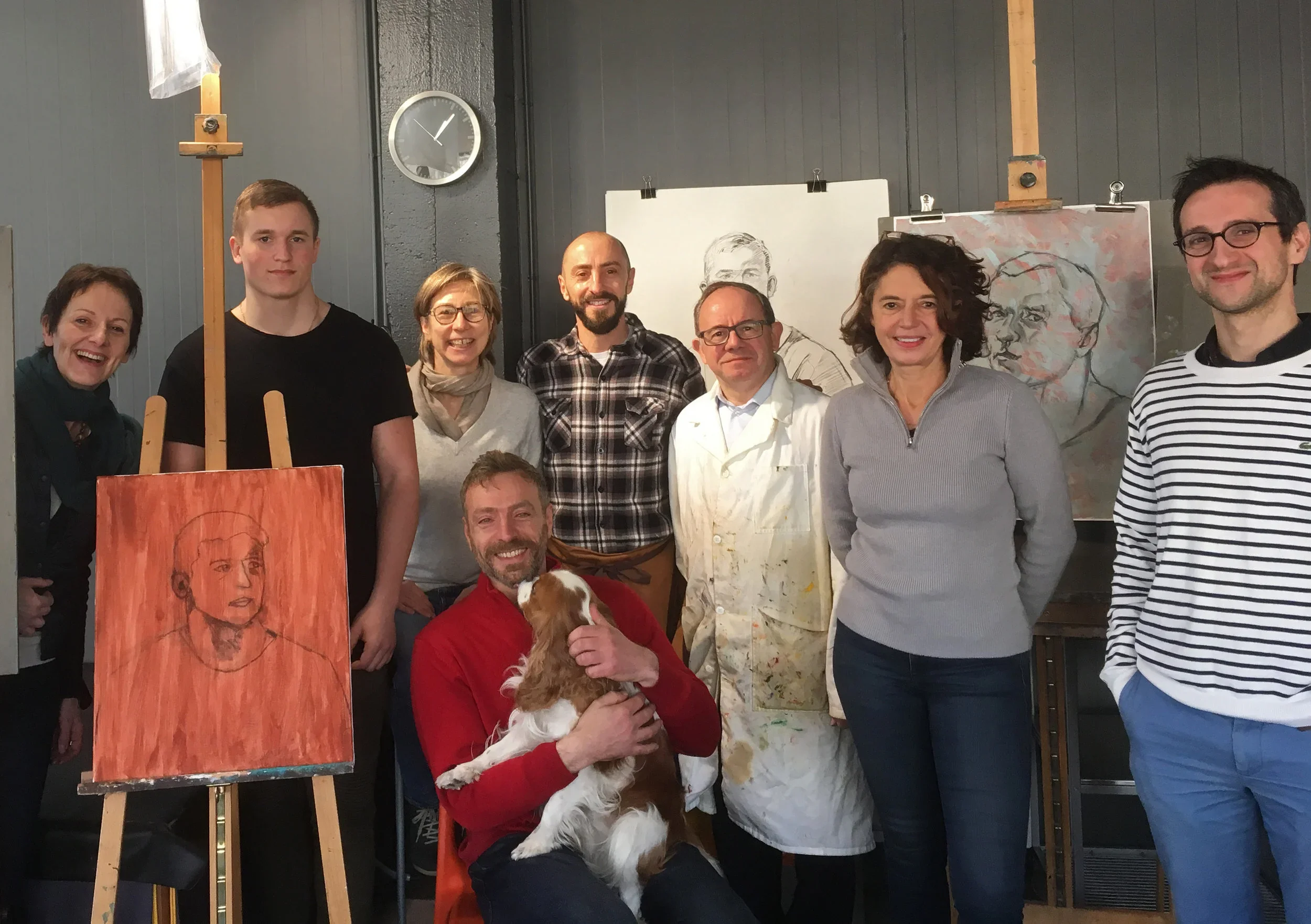 : Atelier collectif de modèle vivant dirigé par Edgar Saillen à Montreuil, réunissant des passionnés de dessin dans une ambiance familiale.