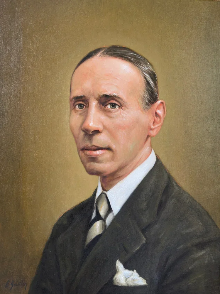 Portrait posthume d’un homme en costume noir, travaillé avec précision académique. Edgar Saillen, ancien copiste au Louvre, offre à ce tableau sur commande la dignité d’une œuvre de musée, inspirée par l’héritage du XIXe siècle.