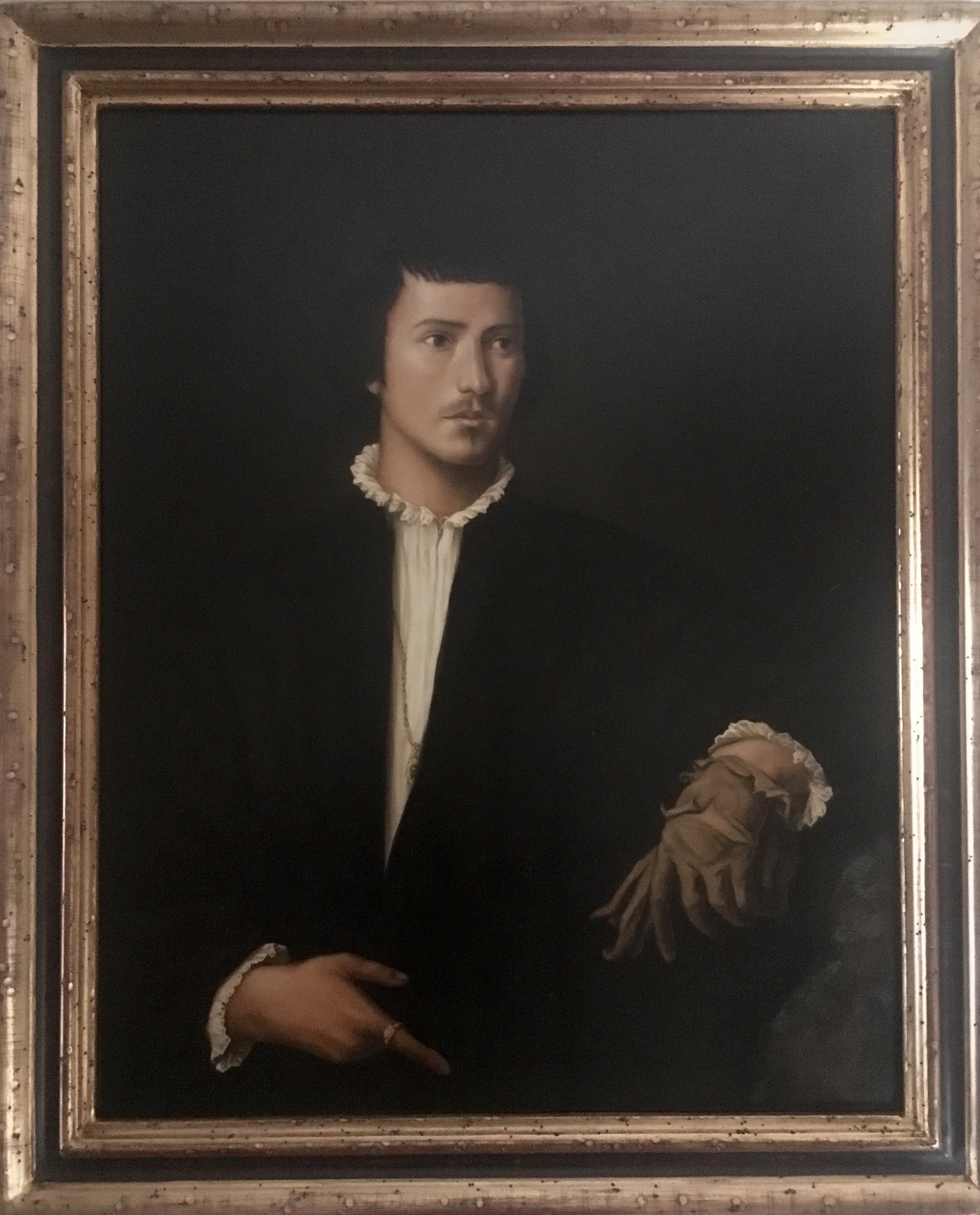 Peintre français du clair-obscur et ancien copiste au Louvre, Edgar Saillen transmet l’excellence des techniques anciennes : composition baroque, ombres sculptées, reflets subtils et rendu naturel des volumes. Son travail célèbre l’héritage artistiqu