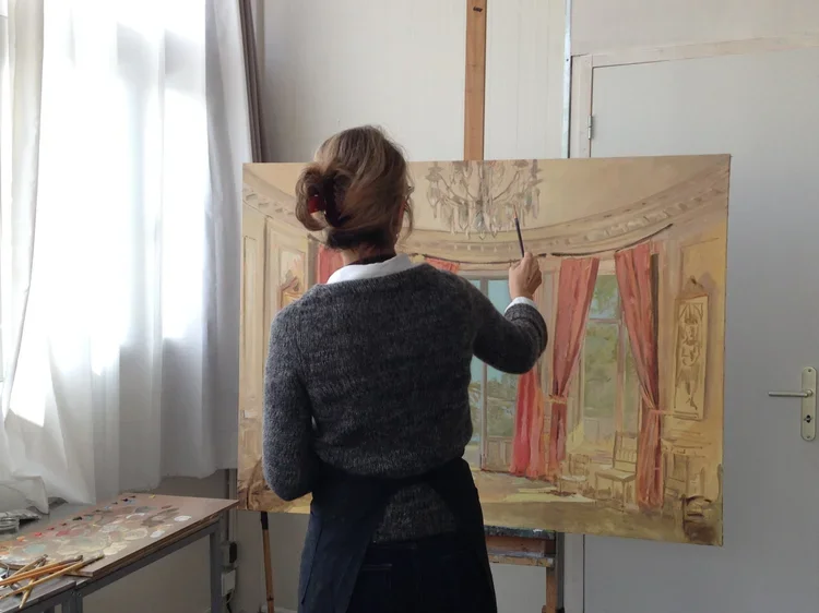 Résultats des ateliers de dessin et peinture à Montreuil : diversité des styles et progression des élèves.