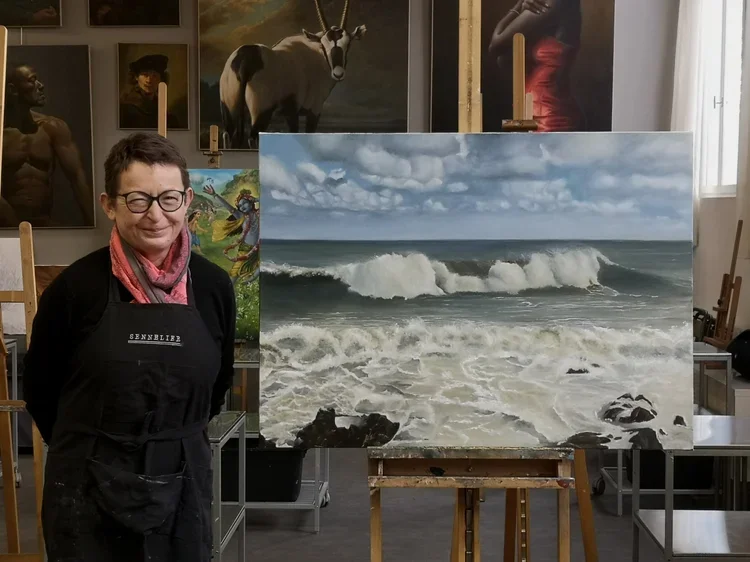 Productions variées des élèves de l’atelier : portraits, paysages, natures mortes et recherches personnelles.