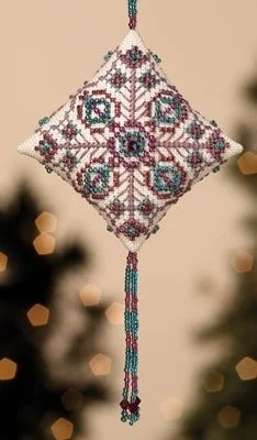 Mill Hill - Royal Plum MH22-3304 Beaded Kit with Treasures